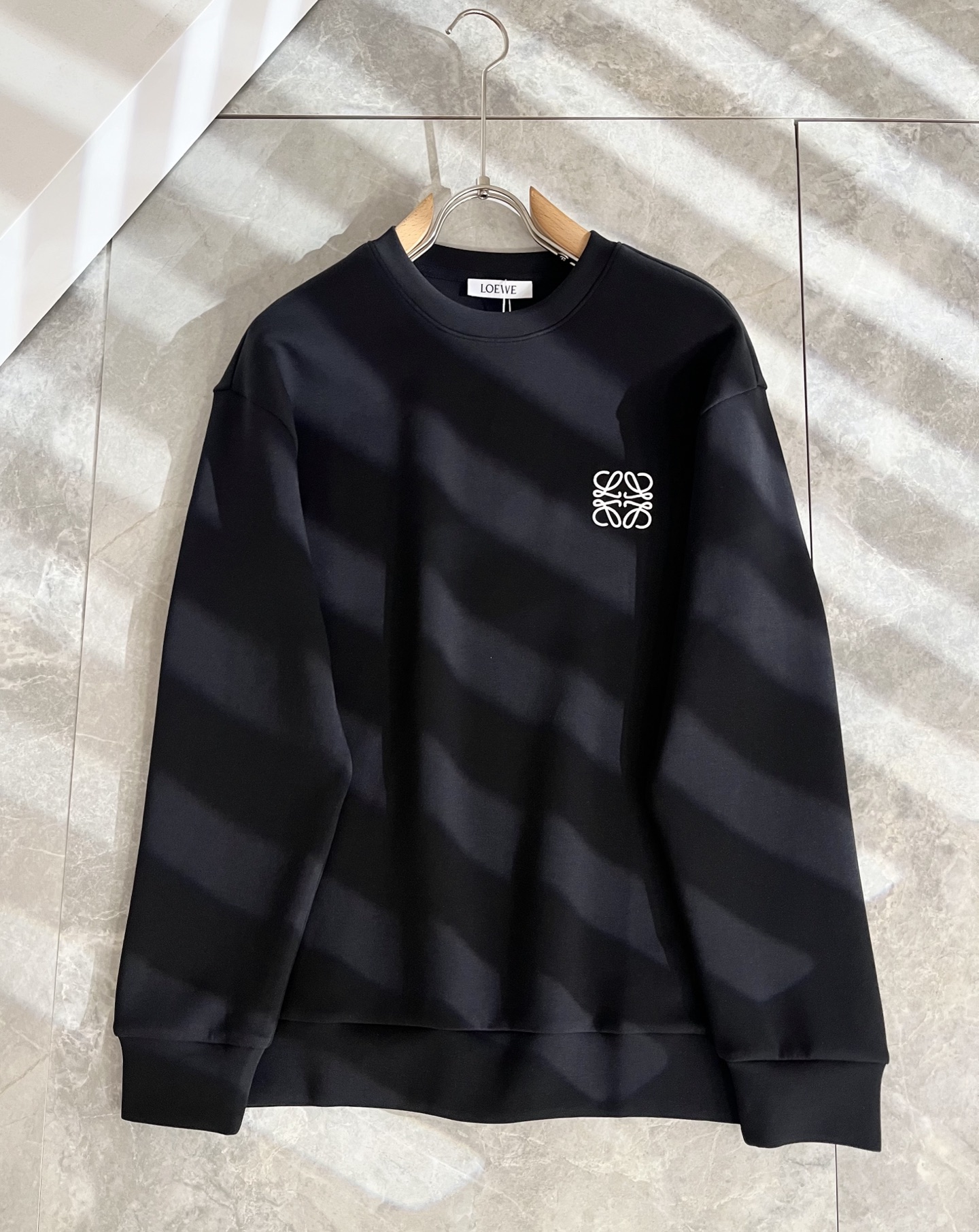 LOE*WE罗*威 2025秋冬男女同款👫长袖卫衣，意大利原厂订单渠道，极具个性高级潮风，标志logo刺