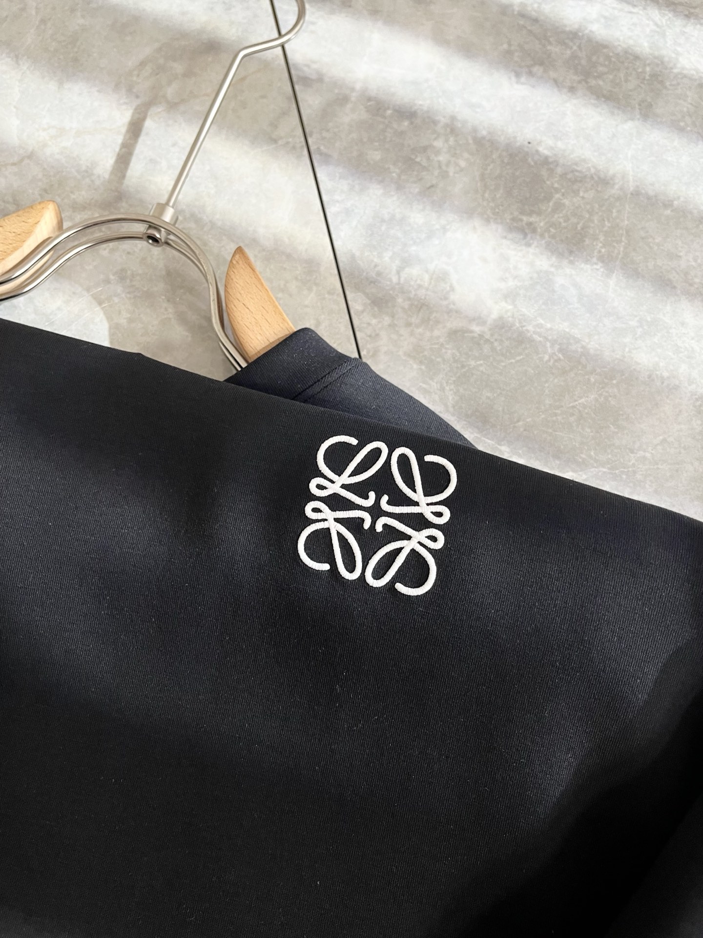 LOE*WE罗*威 2025秋冬男女同款👫长袖卫衣，意大利原厂订单渠道，极具个性高级潮风，标志logo刺