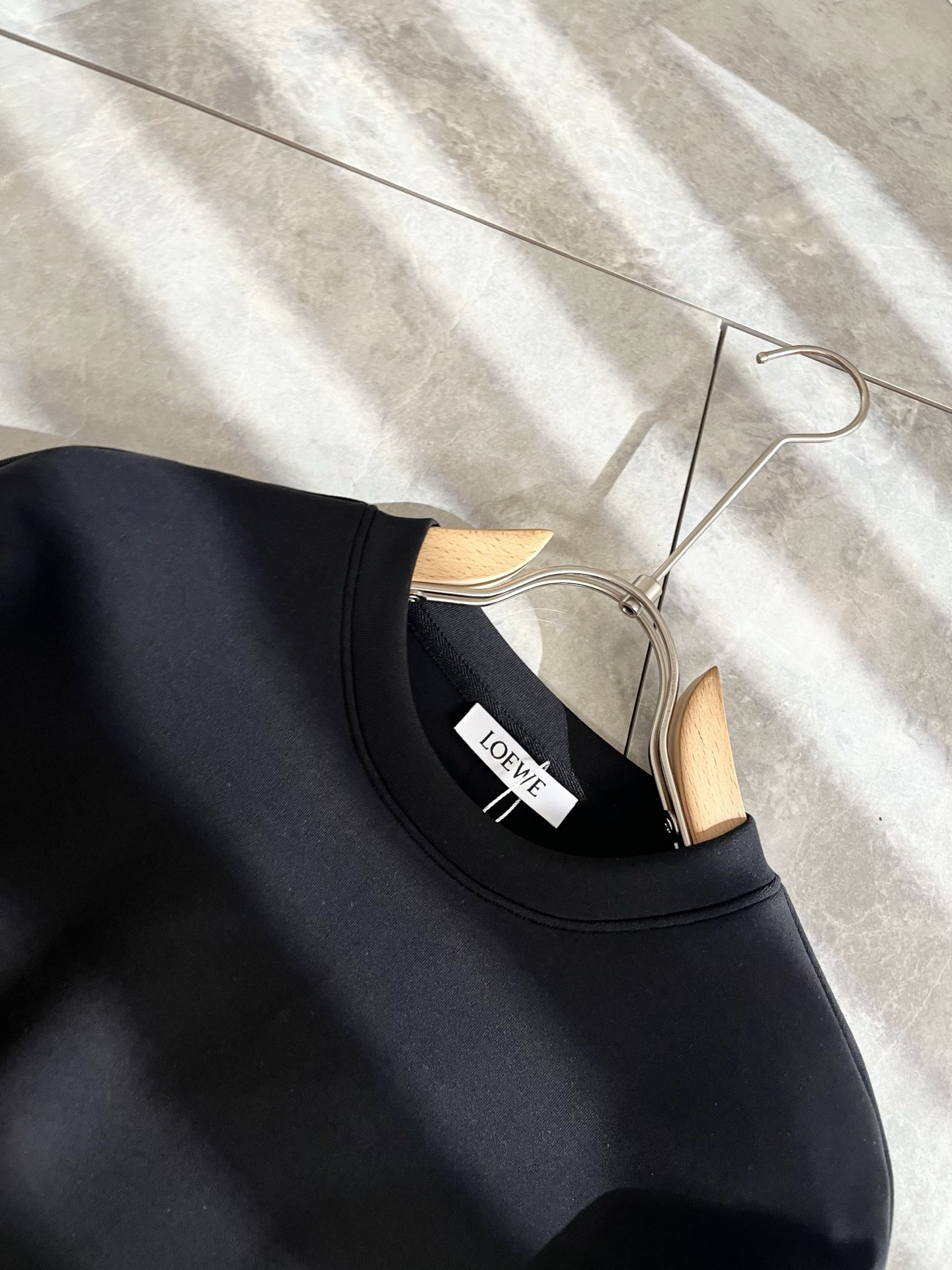 LOE*WE罗*威 2025秋冬男女同款👫长袖卫衣，意大利原厂订单渠道，极具个性高级潮风，标志logo刺