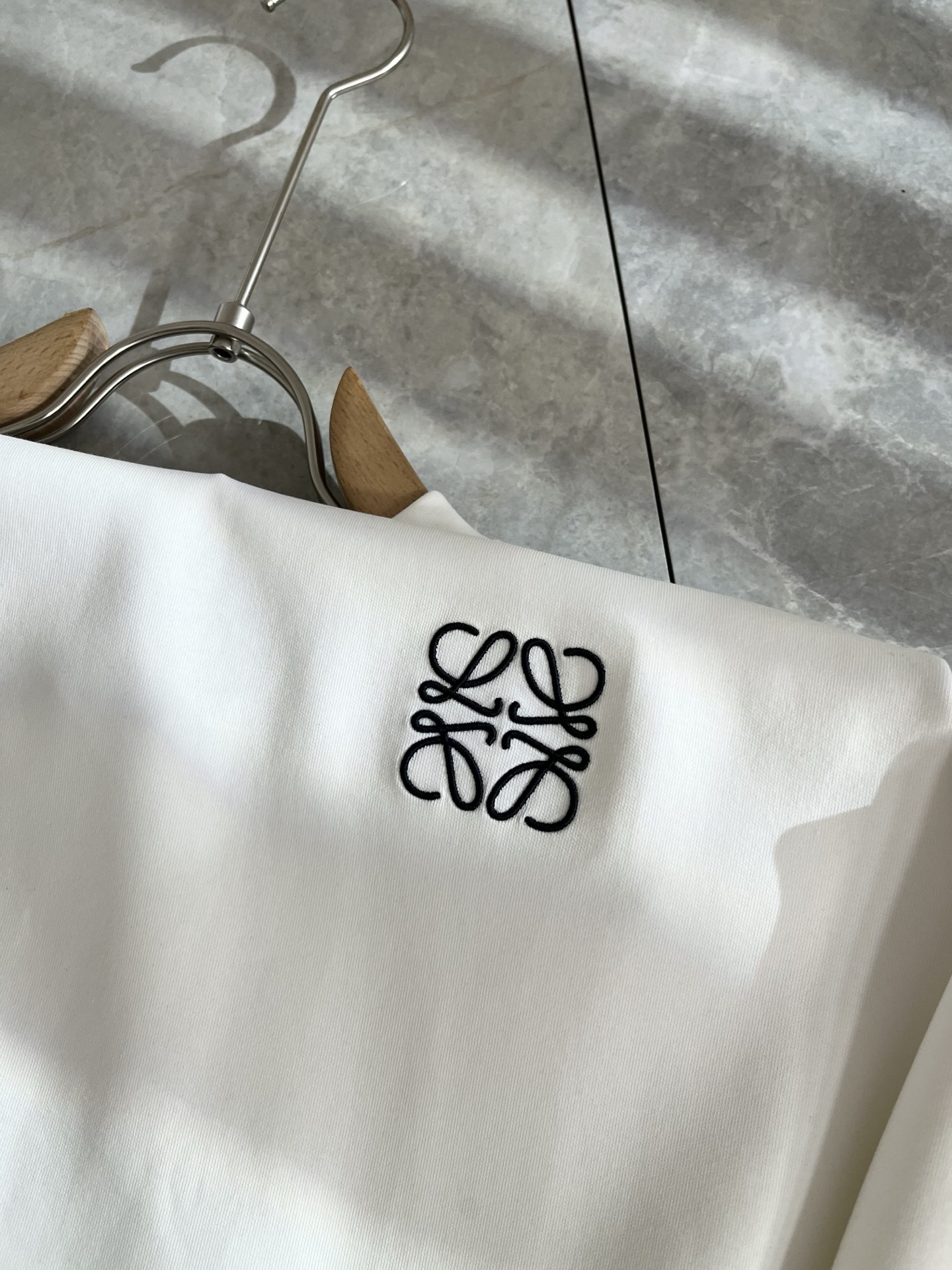 LOE*WE罗*威 2025秋冬男女同款👫长袖卫衣，意大利原厂订单渠道，极具个性高级潮风，标志logo刺