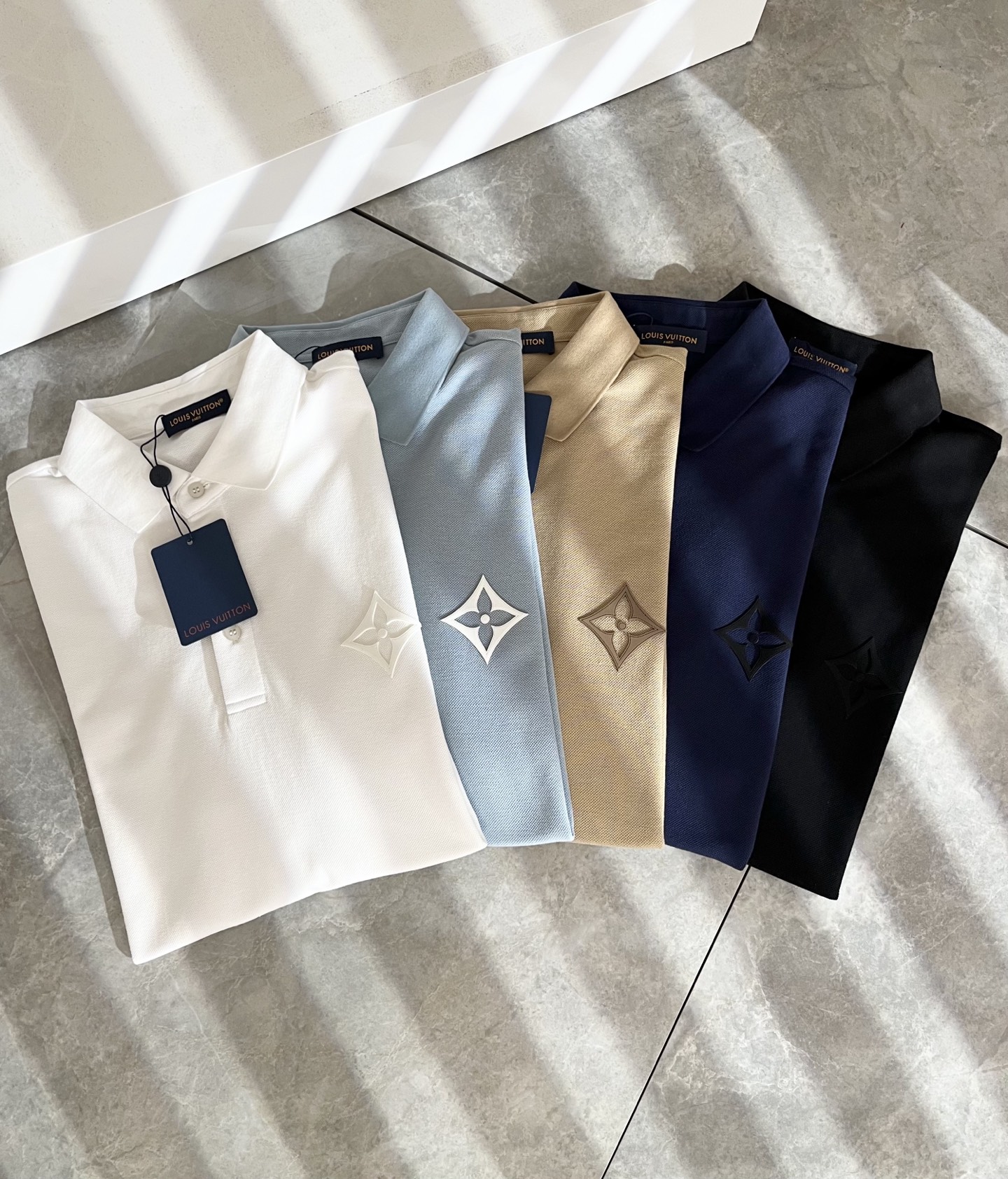 LouisVuitt*路易*登 2025春夏新品最新工艺短袖Polo衫，前后logo图案压胶设计！代表品