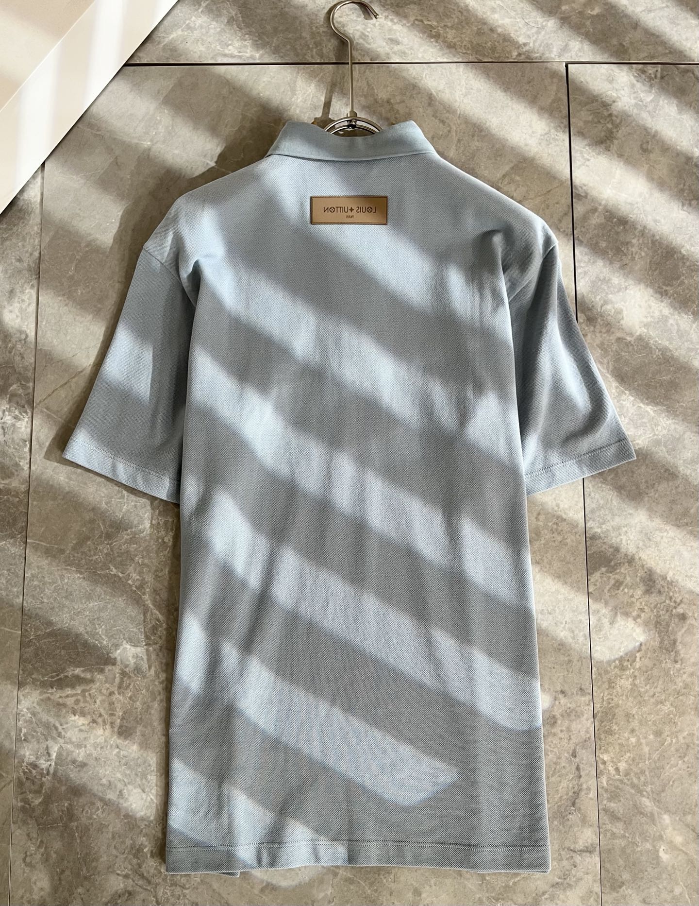 LouisVuitt*路易*登 2025春夏新品最新工艺短袖Polo衫，前后logo图案压胶设计！代表品