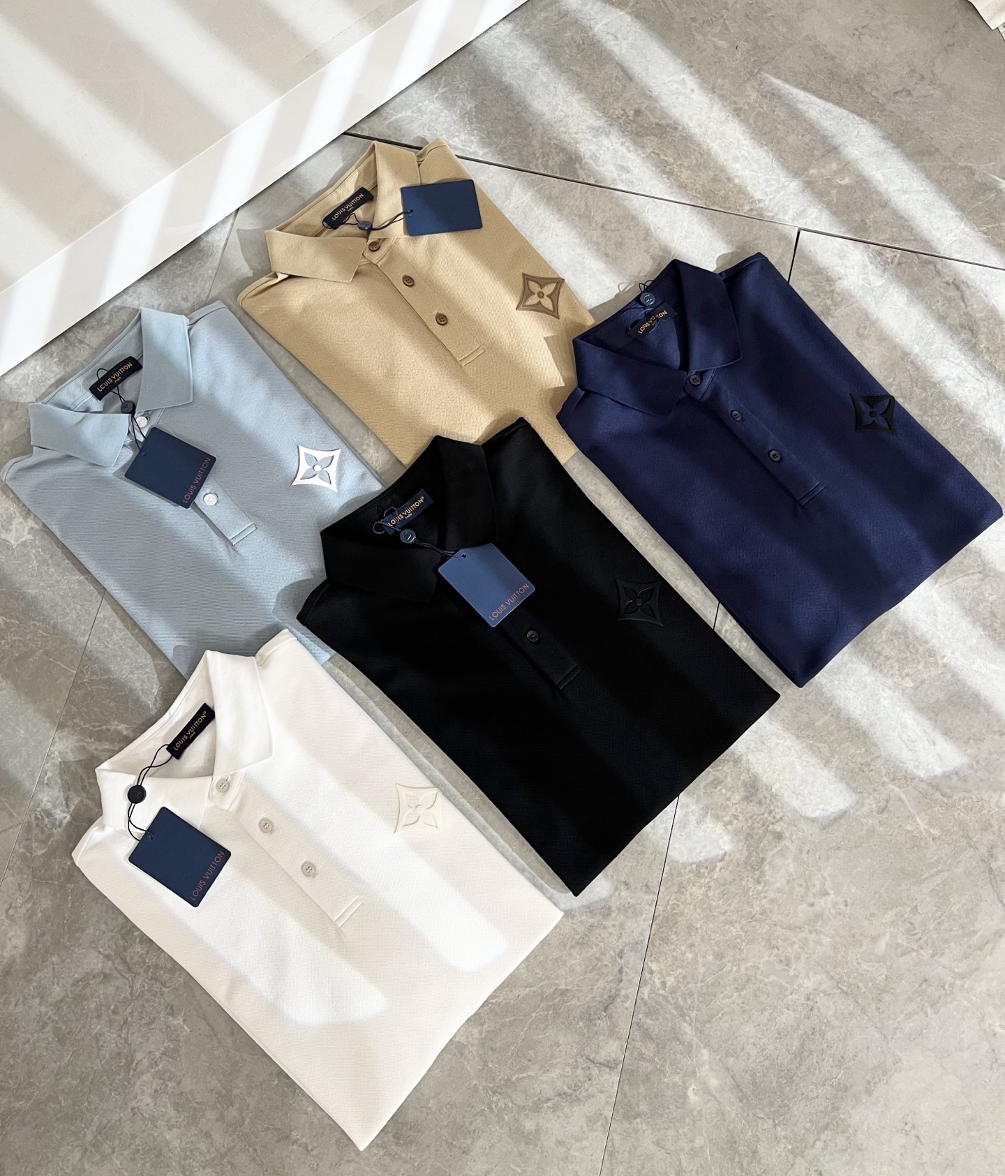 LouisVuitt*路易*登 2025春夏新品最新工艺短袖Polo衫，前后logo图案压胶设计！代表品