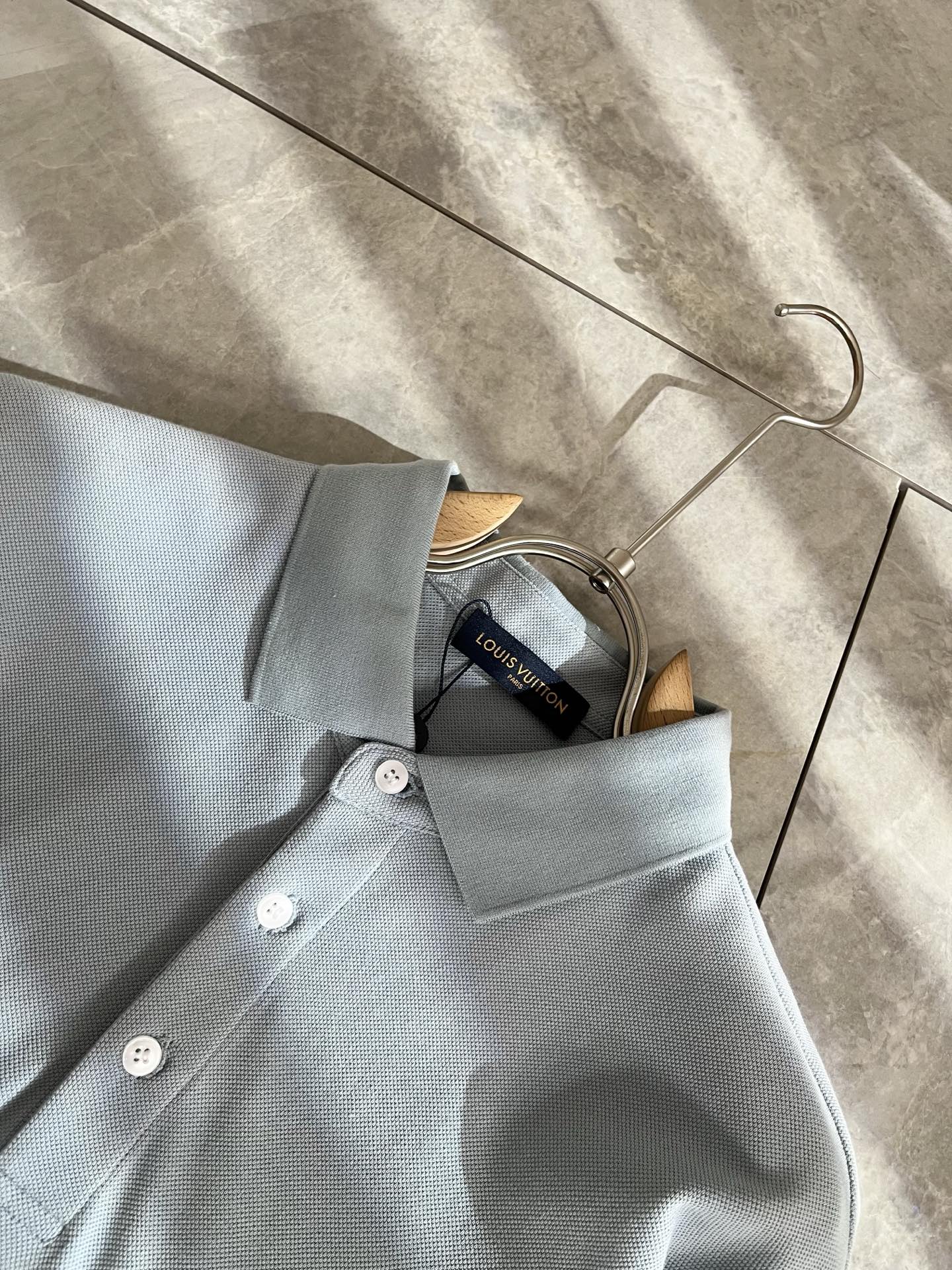 LouisVuitt*路易*登 2025春夏新品最新工艺短袖Polo衫，前后logo图案压胶设计！代表品