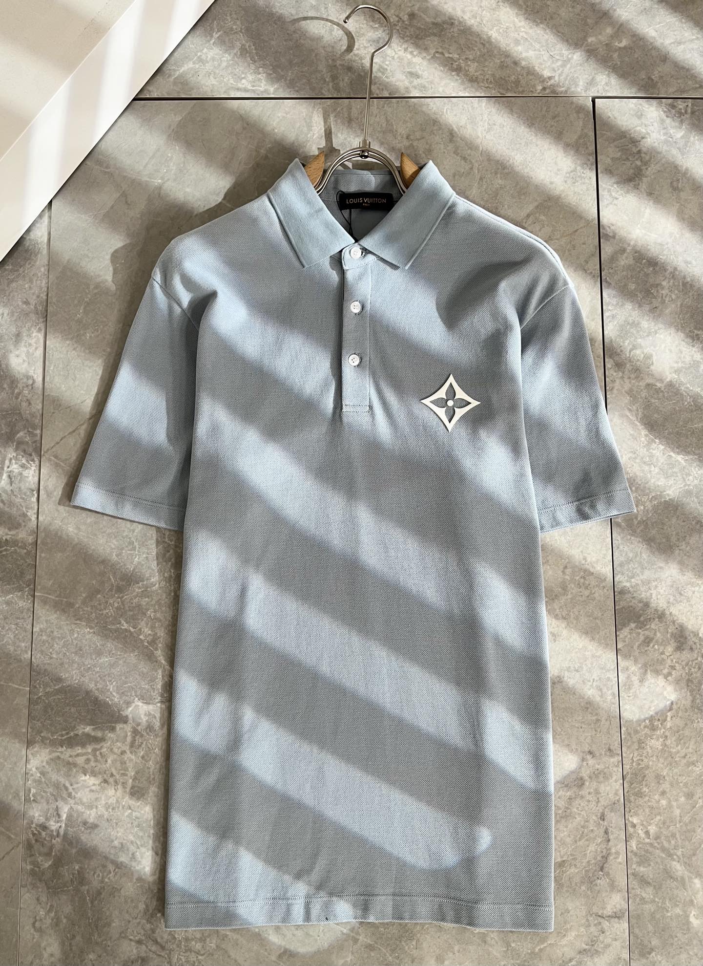 LouisVuitt*路易*登 2025春夏新品最新工艺短袖Polo衫，前后logo图案压胶设计！代表品