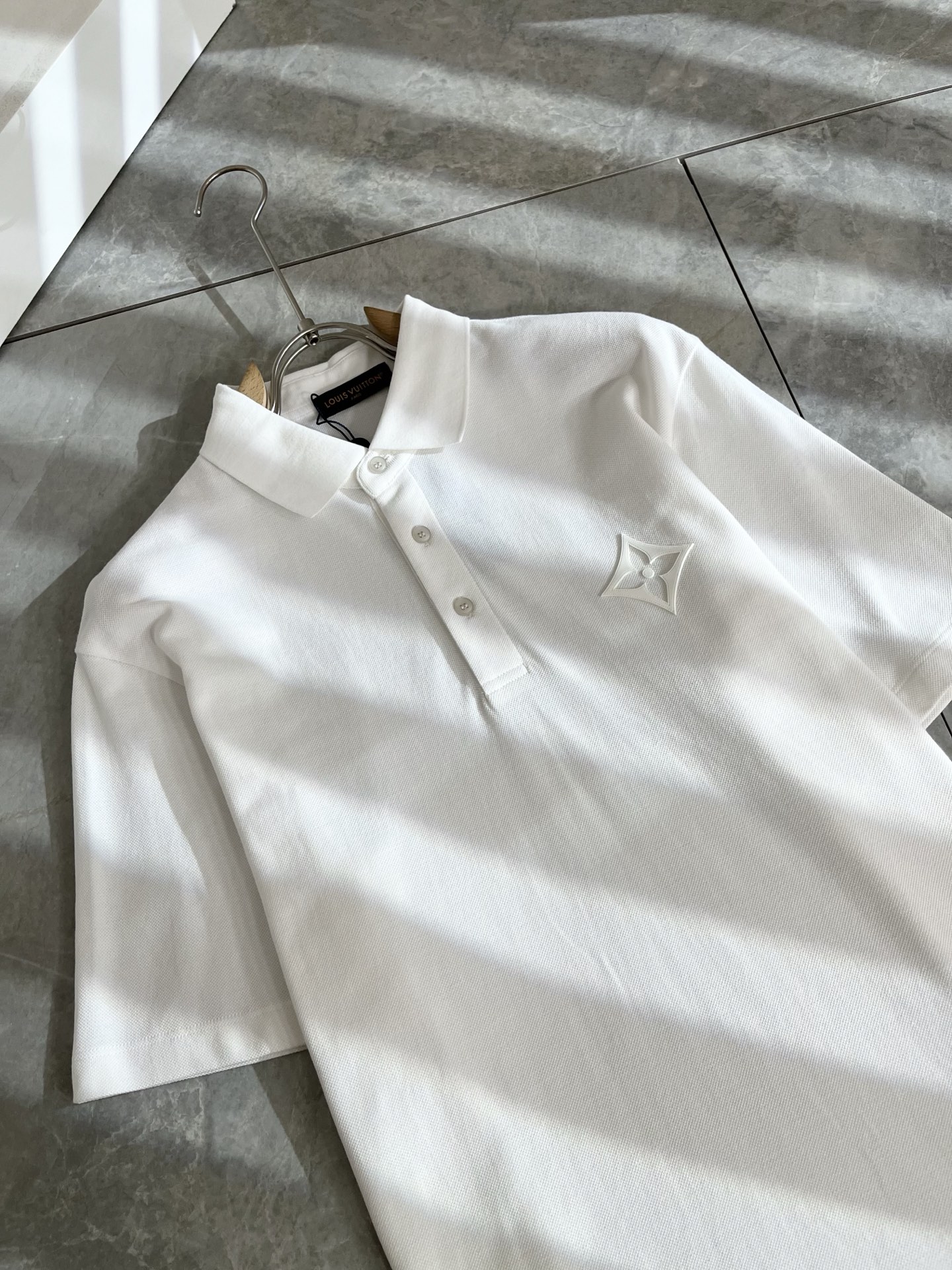 LouisVuitt*路易*登 2025春夏新品最新工艺短袖Polo衫，前后logo图案压胶设计！代表品