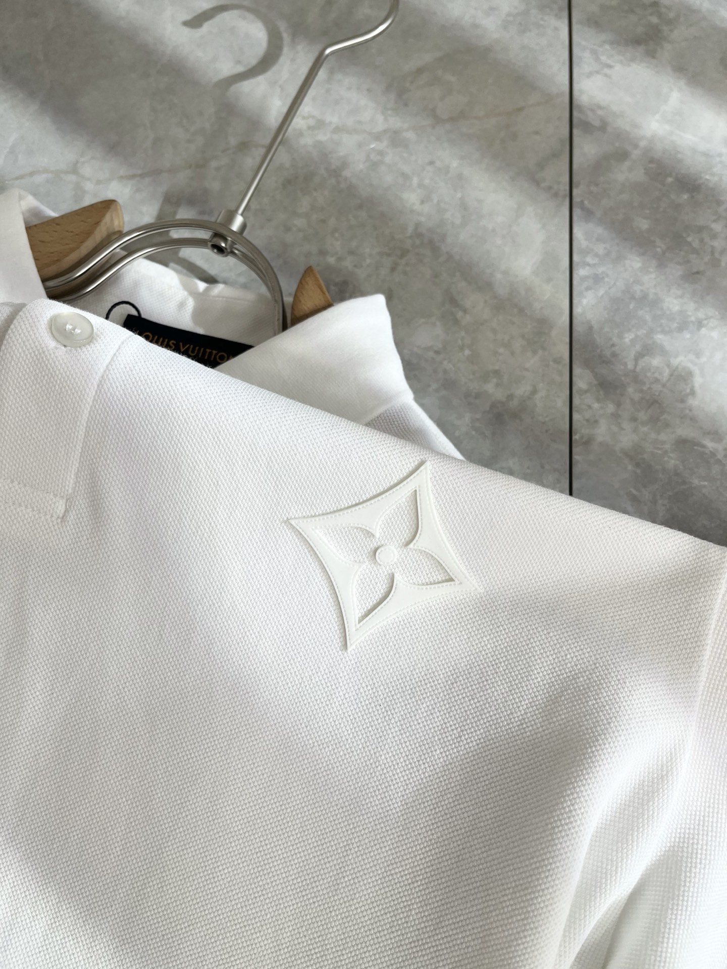 LouisVuitt*路易*登 2025春夏新品最新工艺短袖Polo衫，前后logo图案压胶设计！代表品