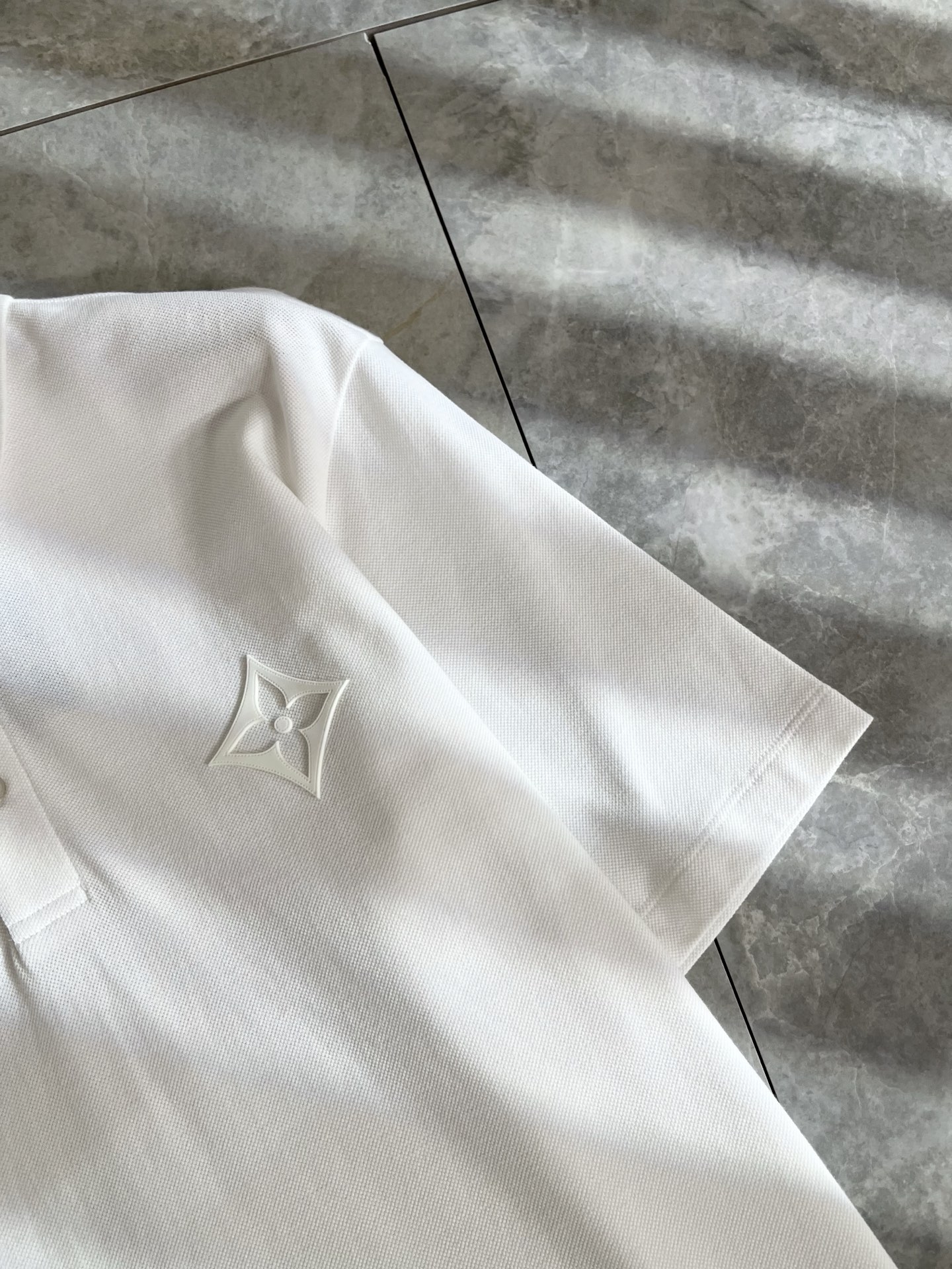 LouisVuitt*路易*登 2025春夏新品最新工艺短袖Polo衫，前后logo图案压胶设计！代表品