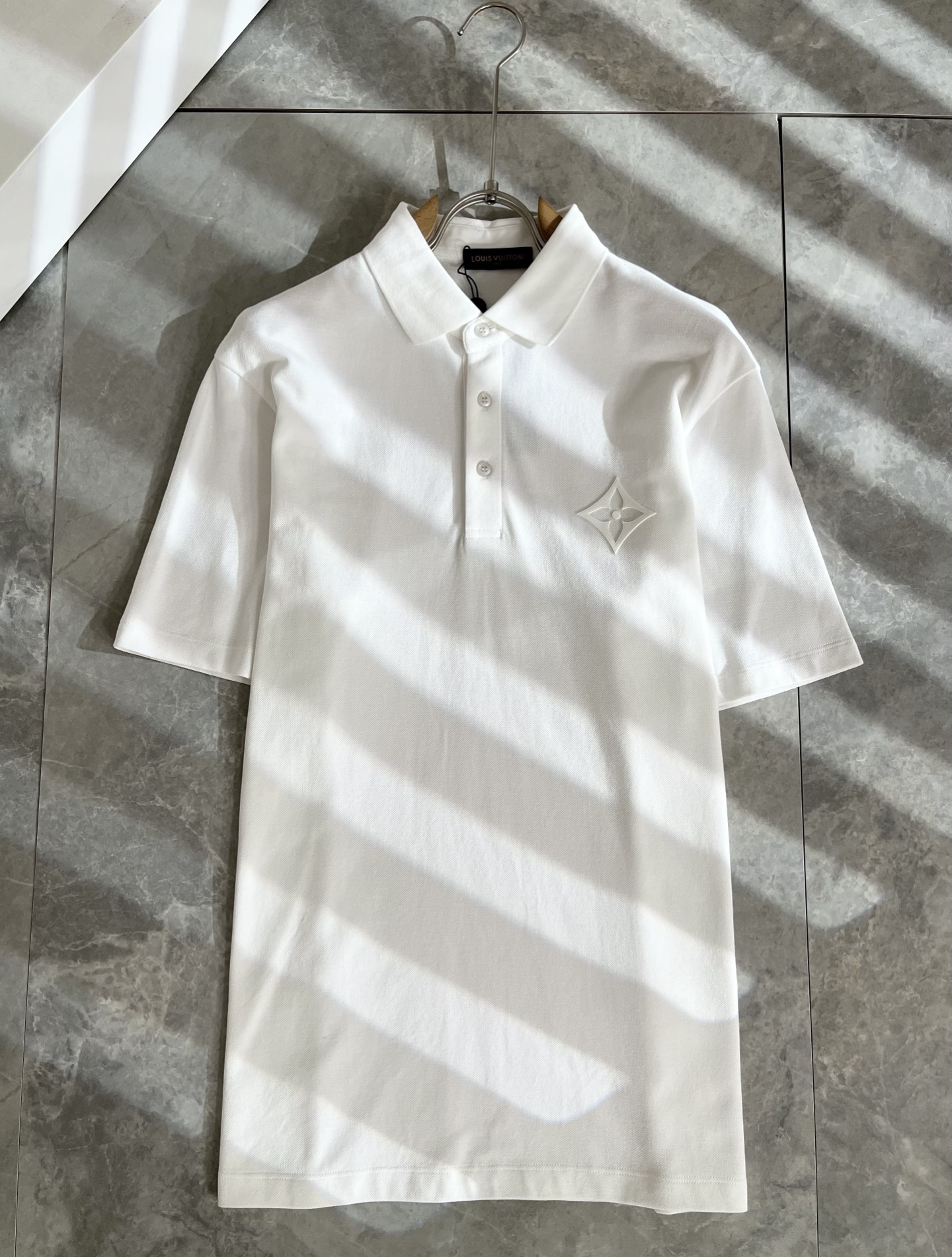 LouisVuitt*路易*登 2025春夏新品最新工艺短袖Polo衫，前后logo图案压胶设计！代表品