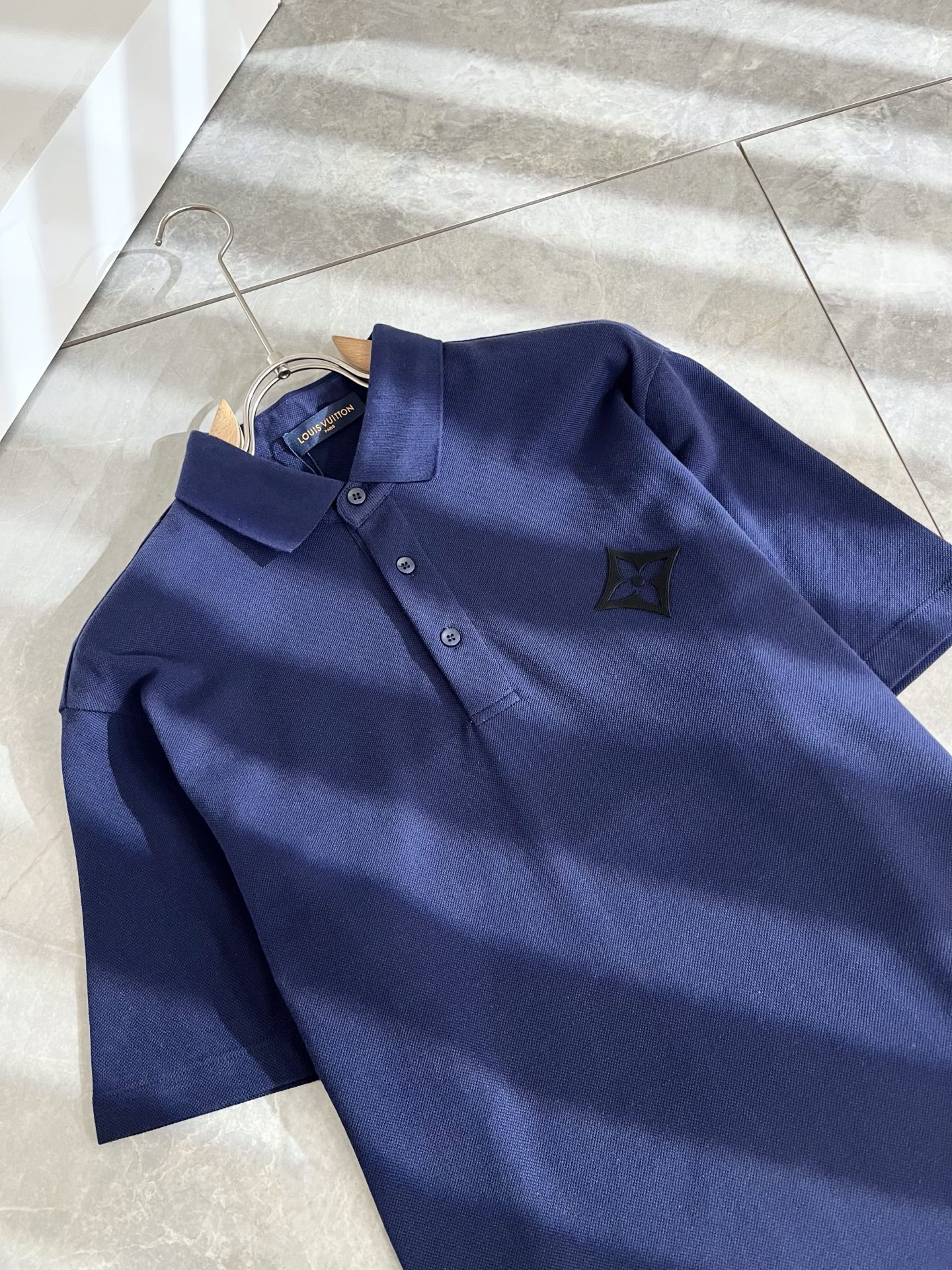 LouisVuitt*路易*登 2025春夏新品最新工艺短袖Polo衫，前后logo图案压胶设计！代表品