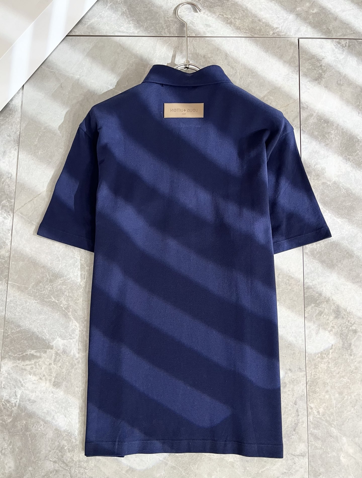 LouisVuitt*路易*登 2025春夏新品最新工艺短袖Polo衫，前后logo图案压胶设计！代表品