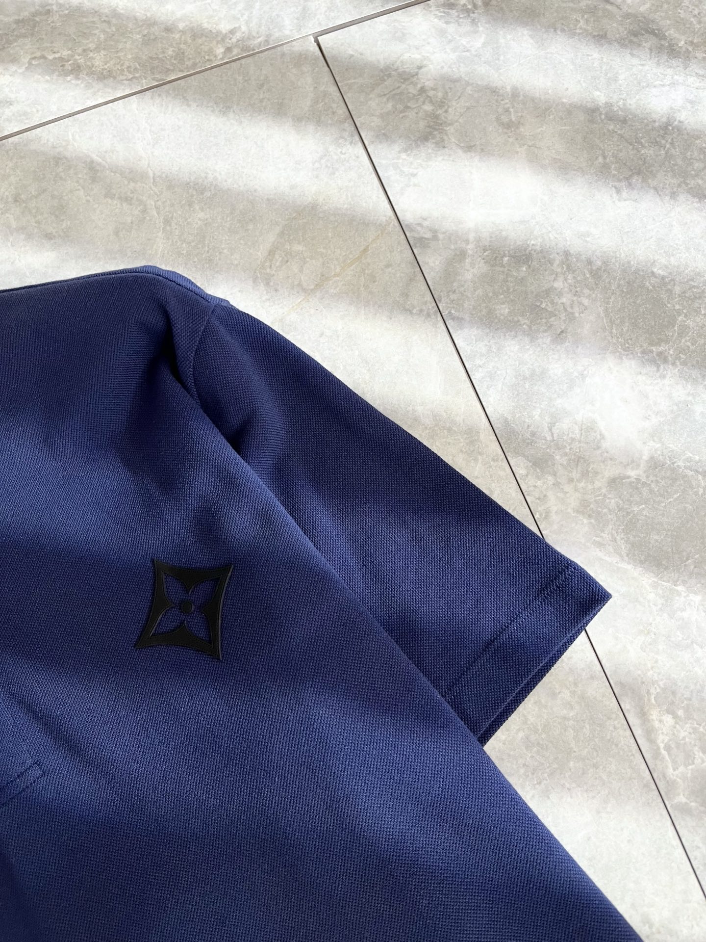 LouisVuitt*路易*登 2025春夏新品最新工艺短袖Polo衫，前后logo图案压胶设计！代表品