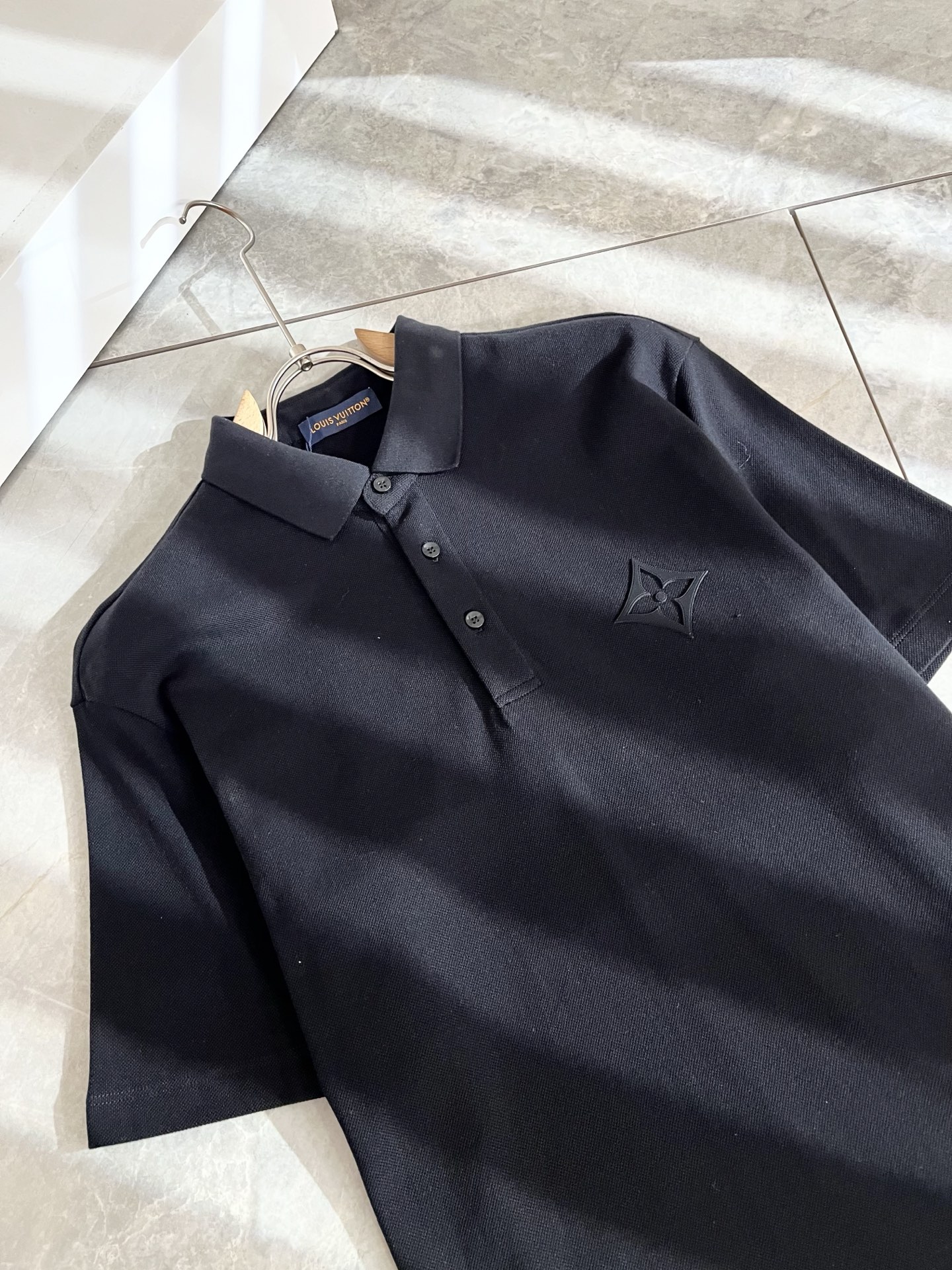 LouisVuitt*路易*登 2025春夏新品最新工艺短袖Polo衫，前后logo图案压胶设计！代表品