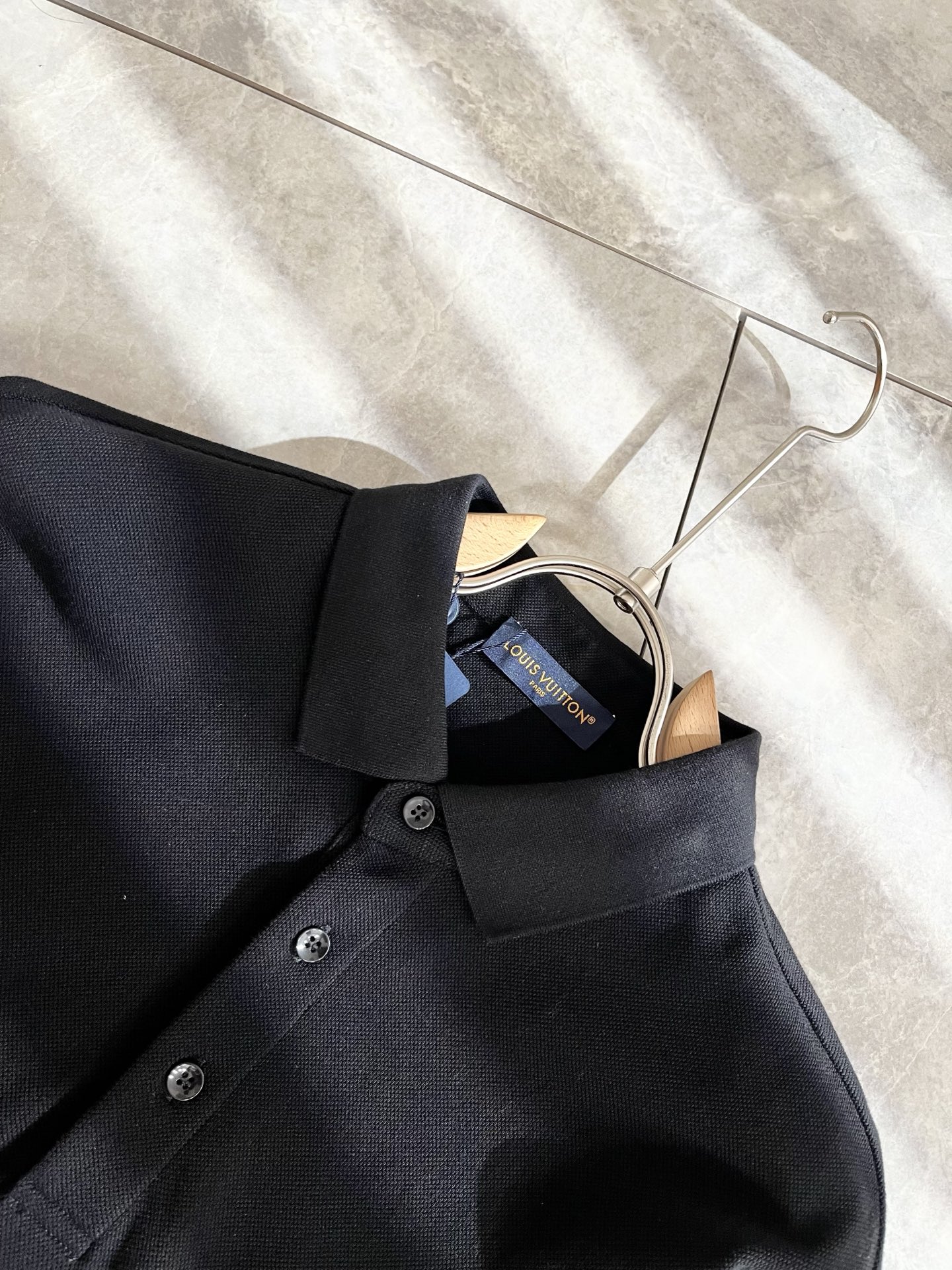 LouisVuitt*路易*登 2025春夏新品最新工艺短袖Polo衫，前后logo图案压胶设计！代表品