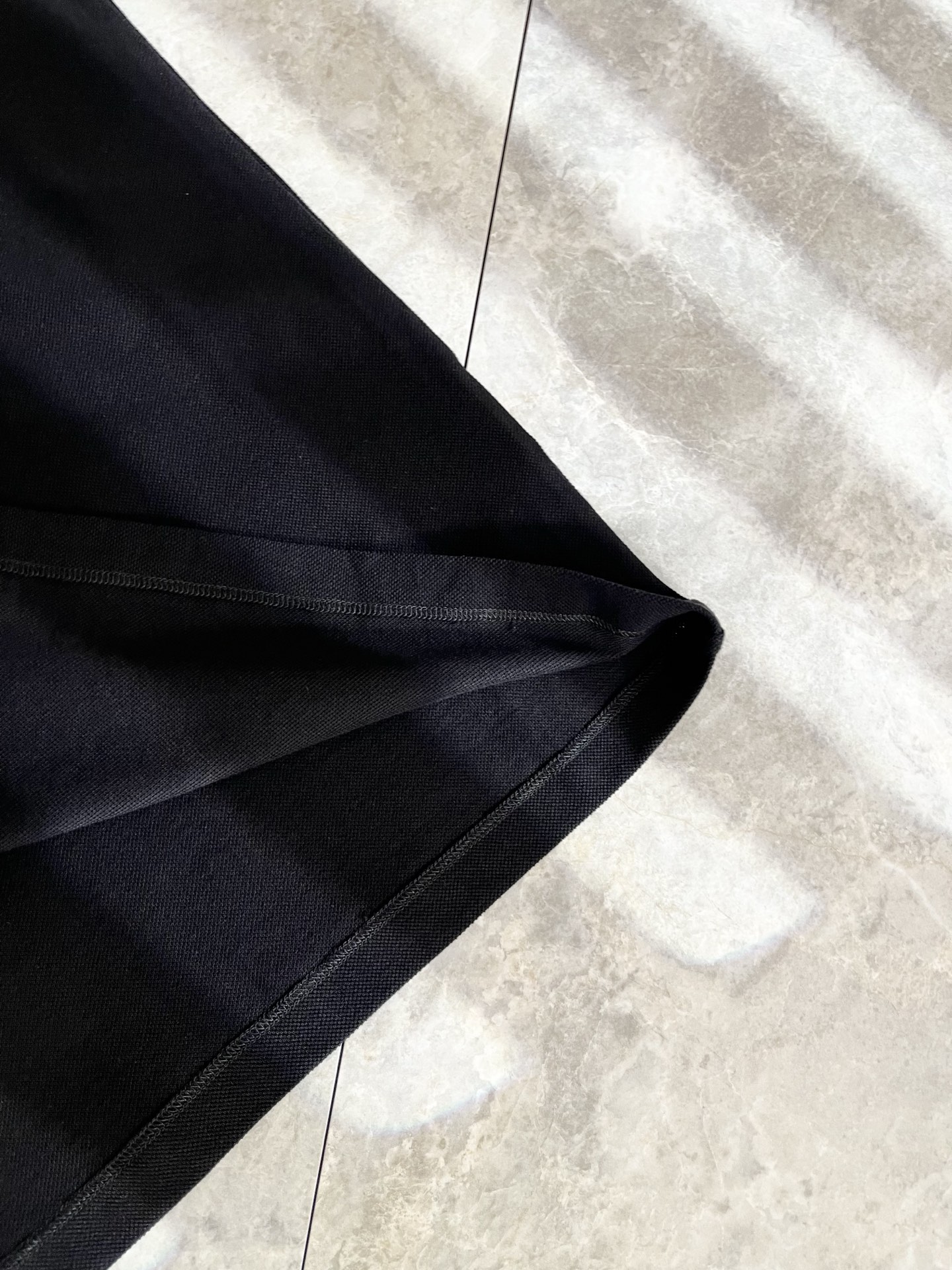 LouisVuitt*路易*登 2025春夏新品最新工艺短袖Polo衫，前后logo图案压胶设计！代表品