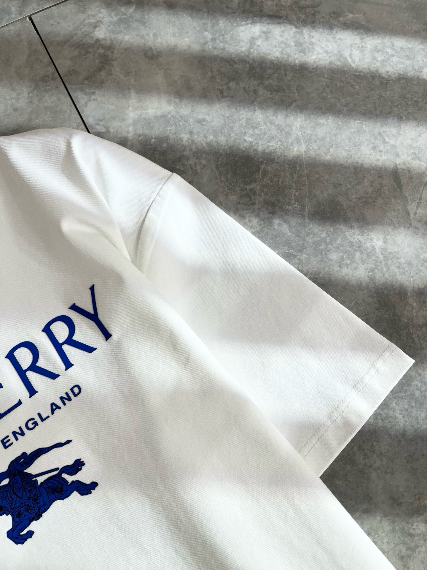 BURBER*Y巴*莉2025春夏新品男女同款👫短袖T恤，重磅来袭，最近比较火热的环保纯棉面料制作而成，