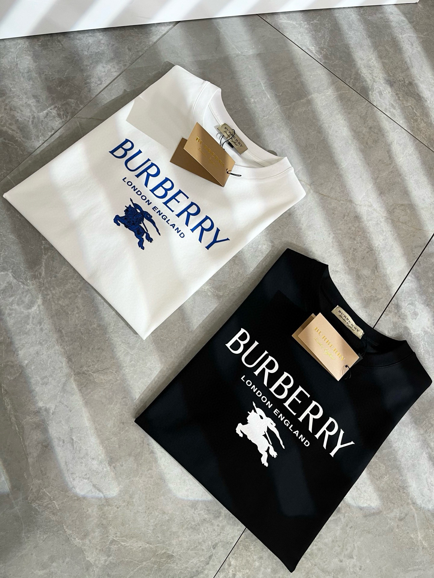 BURBER*Y巴*莉2025春夏新品男女同款👫短袖T恤，重磅来袭，最近比较火热的环保纯棉面料制作而成，