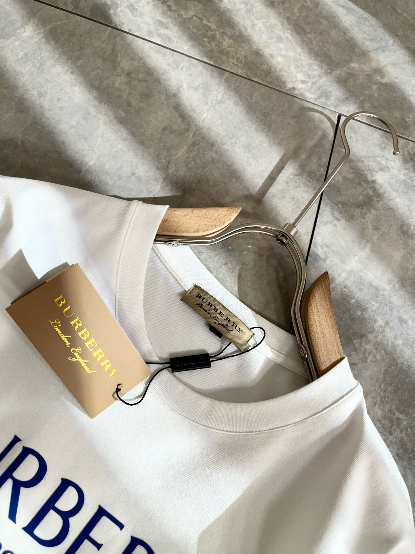 BURBER*Y巴*莉2025春夏新品男女同款👫短袖T恤，重磅来袭，最近比较火热的环保纯棉面料制作而成，