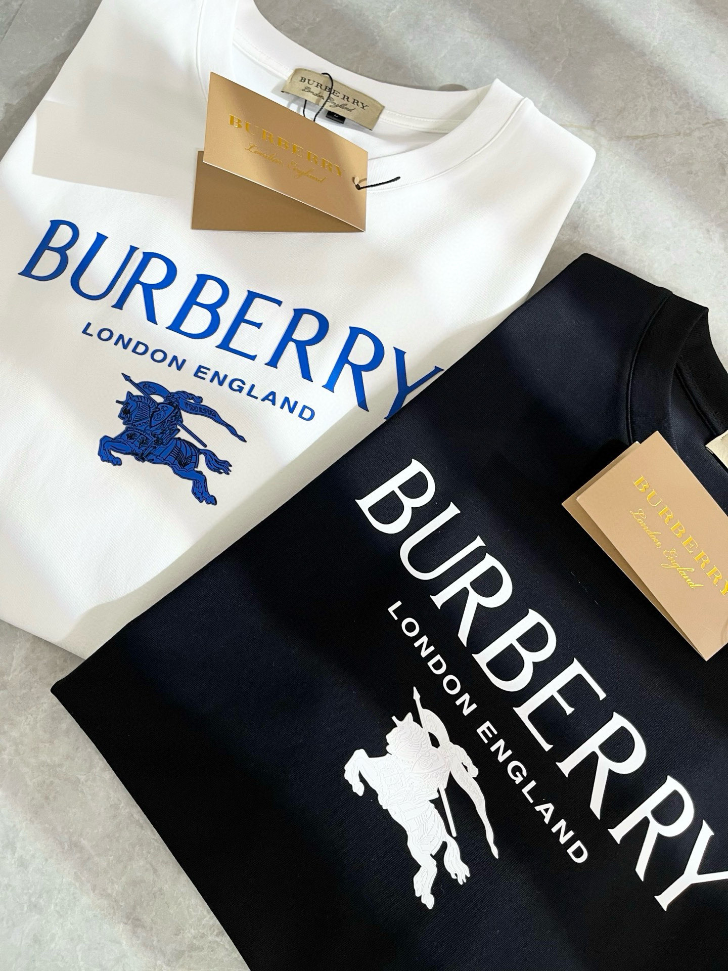 BURBER*Y巴*莉2025春夏新品男女同款👫短袖T恤，重磅来袭，最近比较火热的环保纯棉面料制作而成，