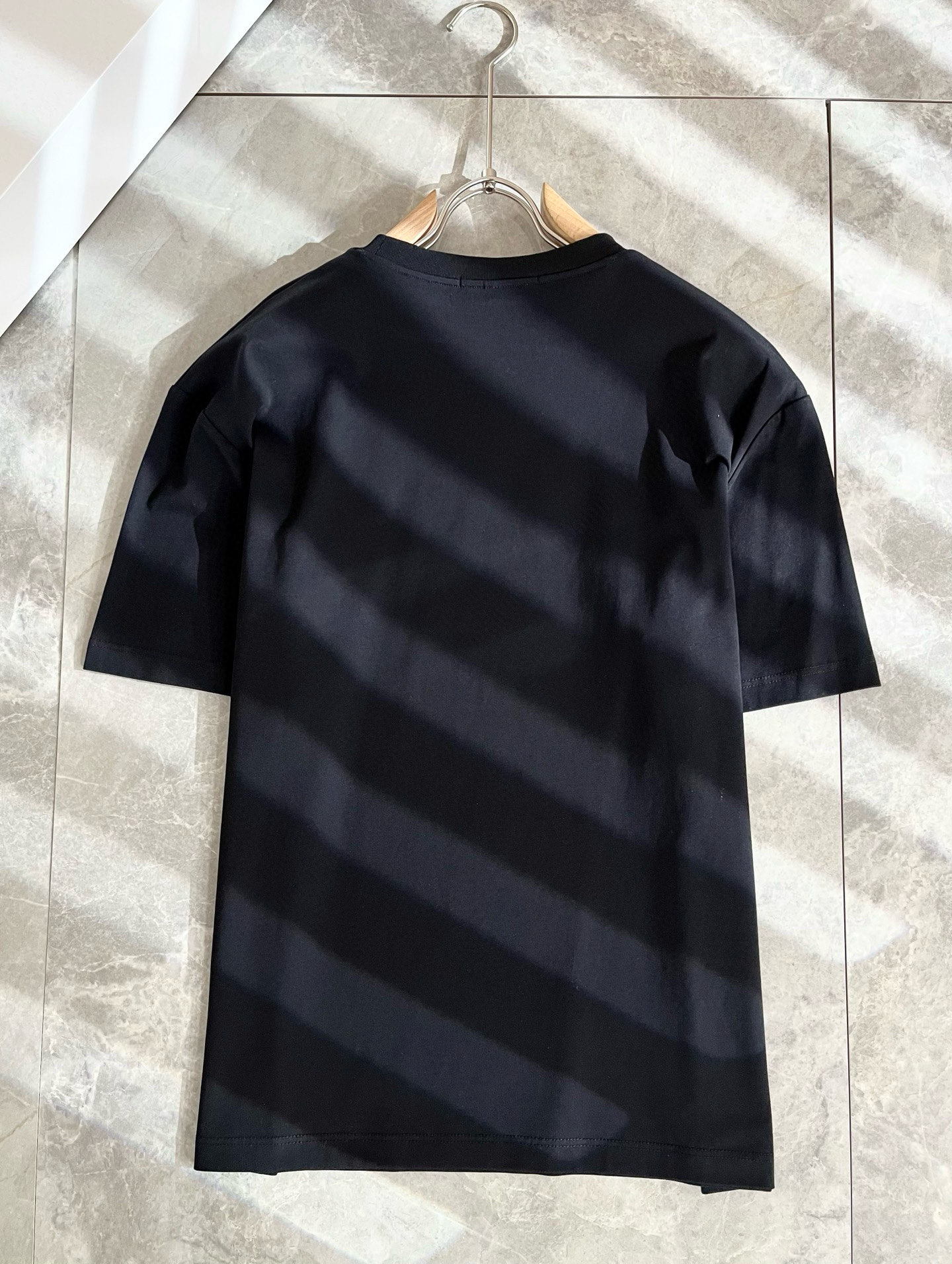 BURBER*Y巴*莉2025春夏新品男女同款👫短袖T恤，重磅来袭，最近比较火热的环保纯棉面料制作而成，