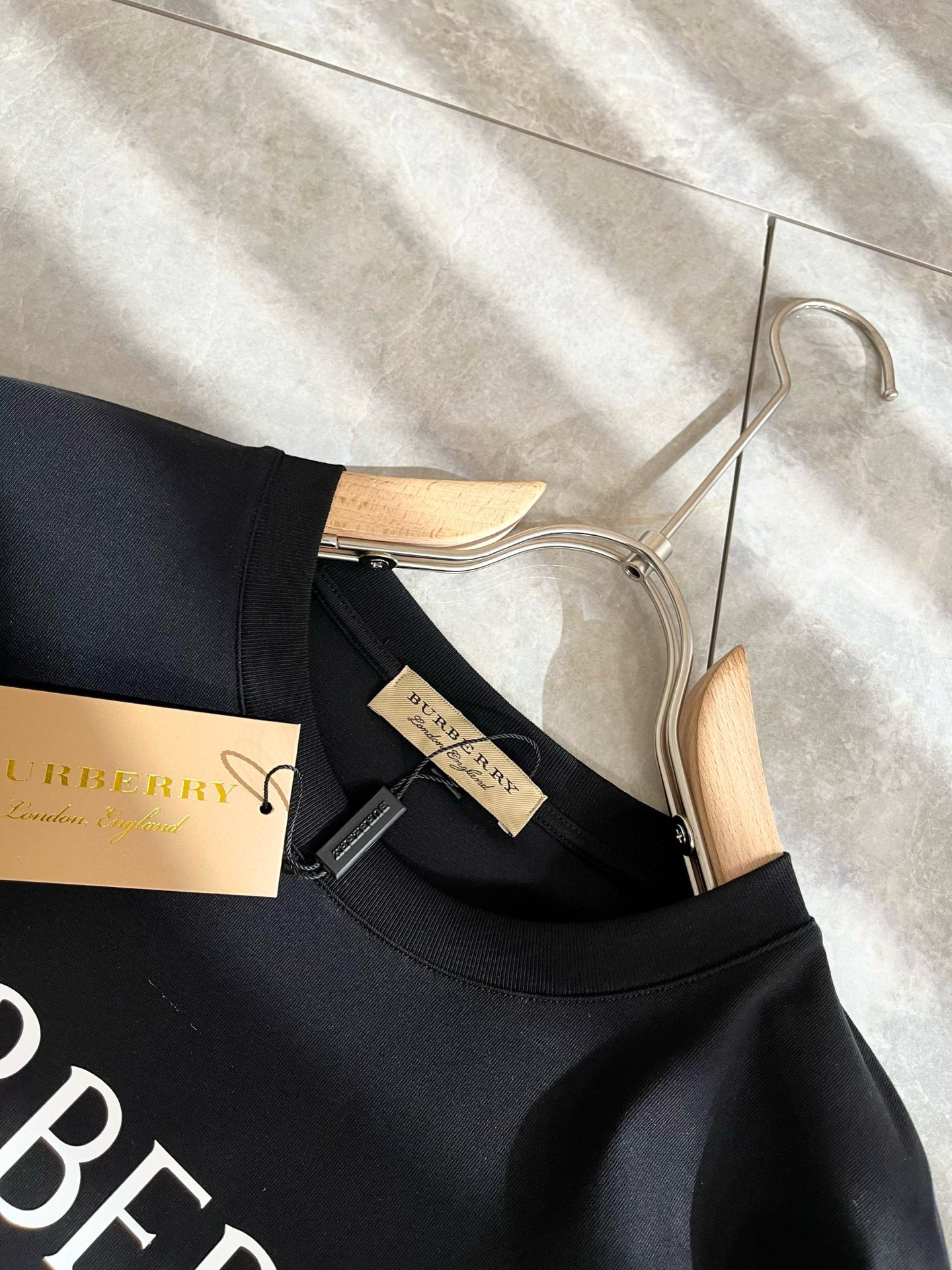 BURBER*Y巴*莉2025春夏新品男女同款👫短袖T恤，重磅来袭，最近比较火热的环保纯棉面料制作而成，