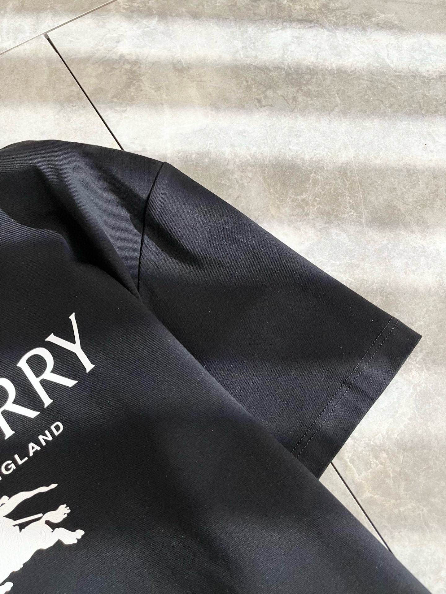 BURBER*Y巴*莉2025春夏新品男女同款👫短袖T恤，重磅来袭，最近比较火热的环保纯棉面料制作而成，