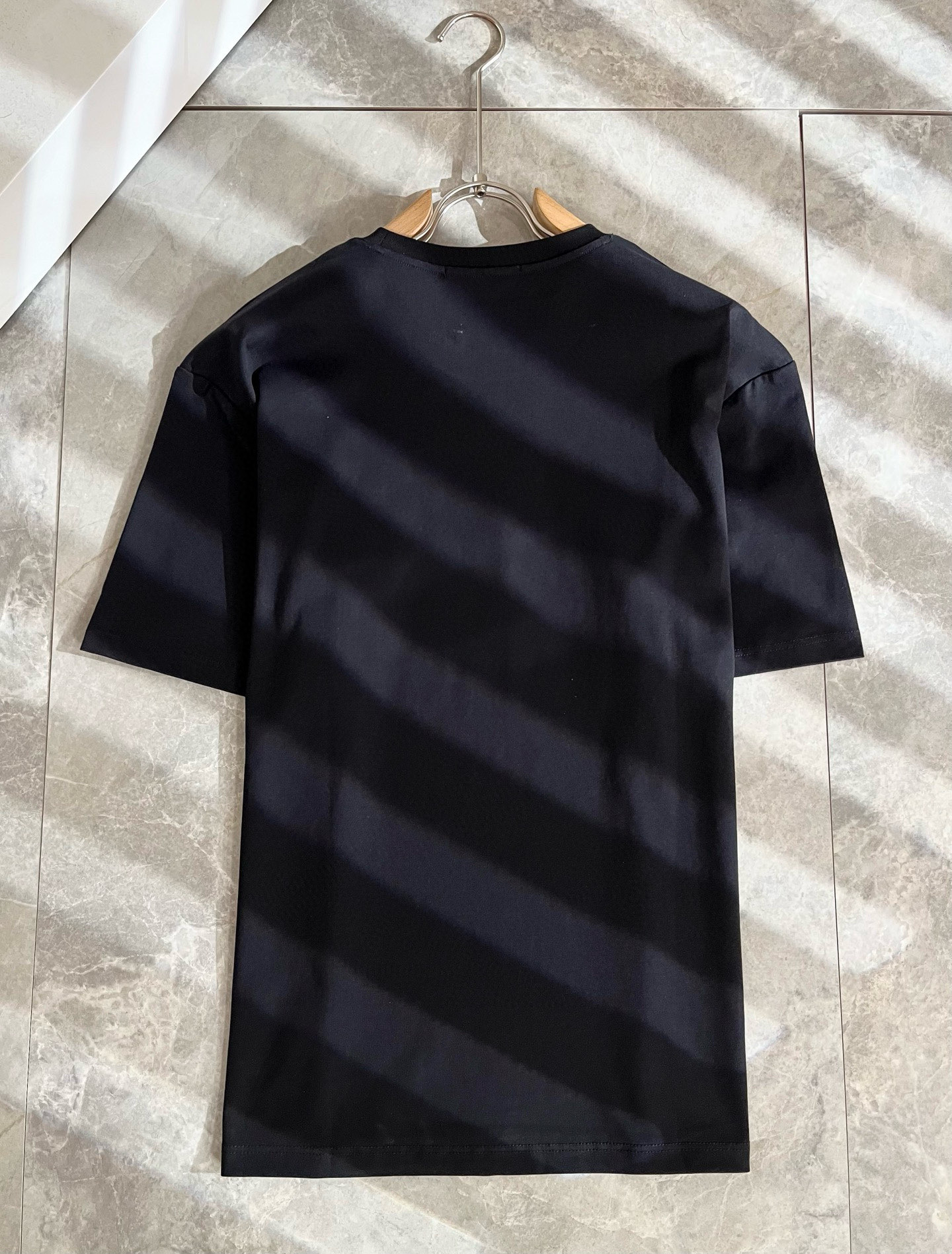 BURBER*Y巴*莉2025春夏新品男女同款👫短袖T恤，重磅来袭，最近比较火热的环保纯棉面料制作而成，