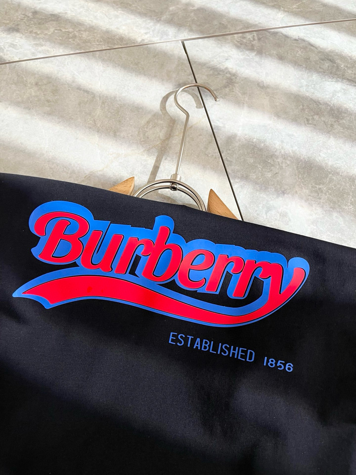 BURBER*Y巴*莉2025春夏新品男女同款👫短袖T恤，重磅来袭，最近比较火热的环保纯棉面料制作而成，