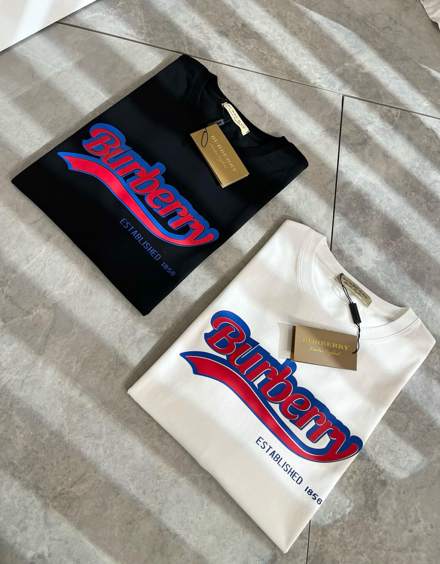 BURBER*Y巴*莉2025春夏新品男女同款👫短袖T恤，重磅来袭，最近比较火热的环保纯棉面料制作而成，