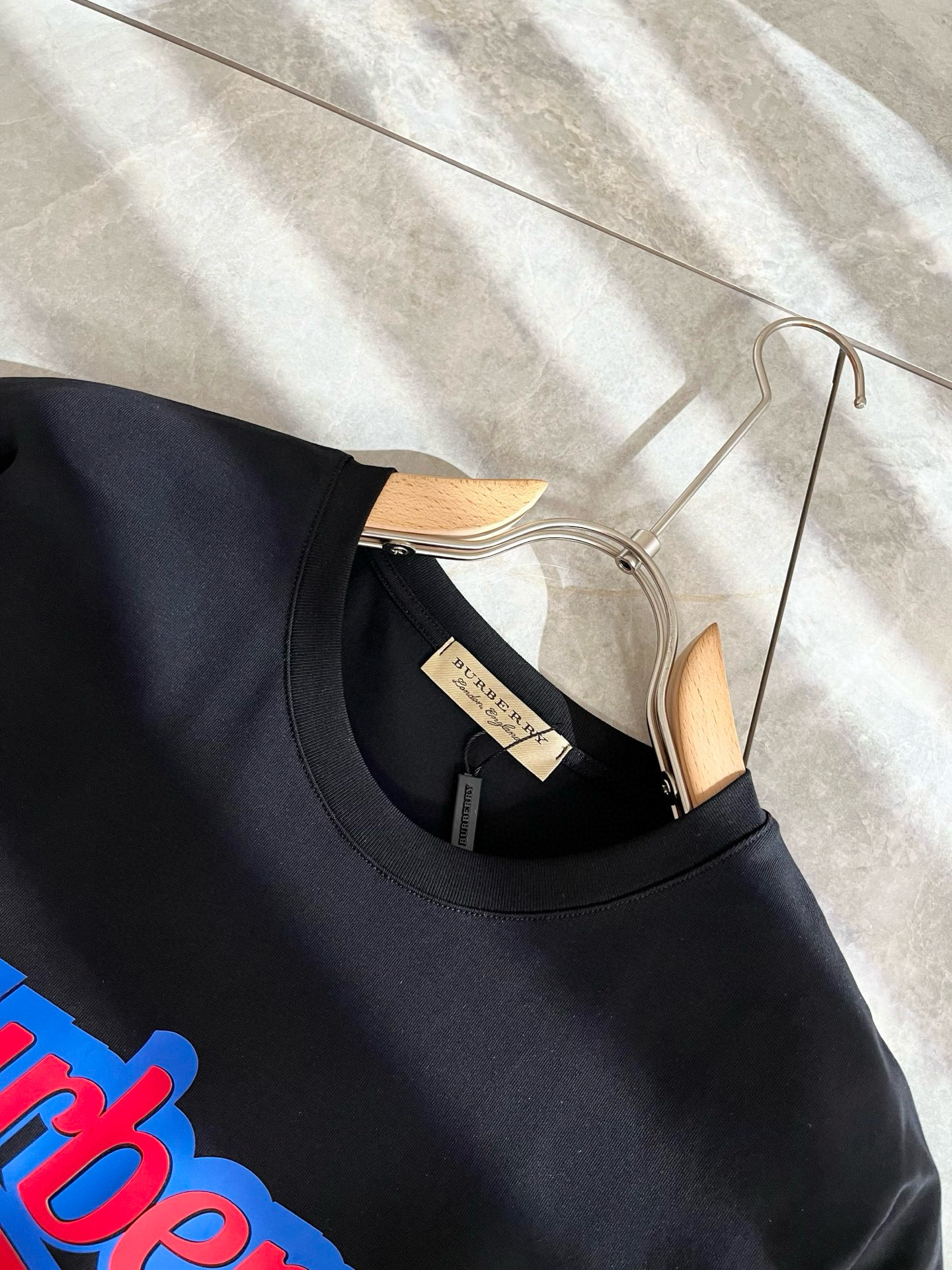 BURBER*Y巴*莉2025春夏新品男女同款👫短袖T恤，重磅来袭，最近比较火热的环保纯棉面料制作而成，