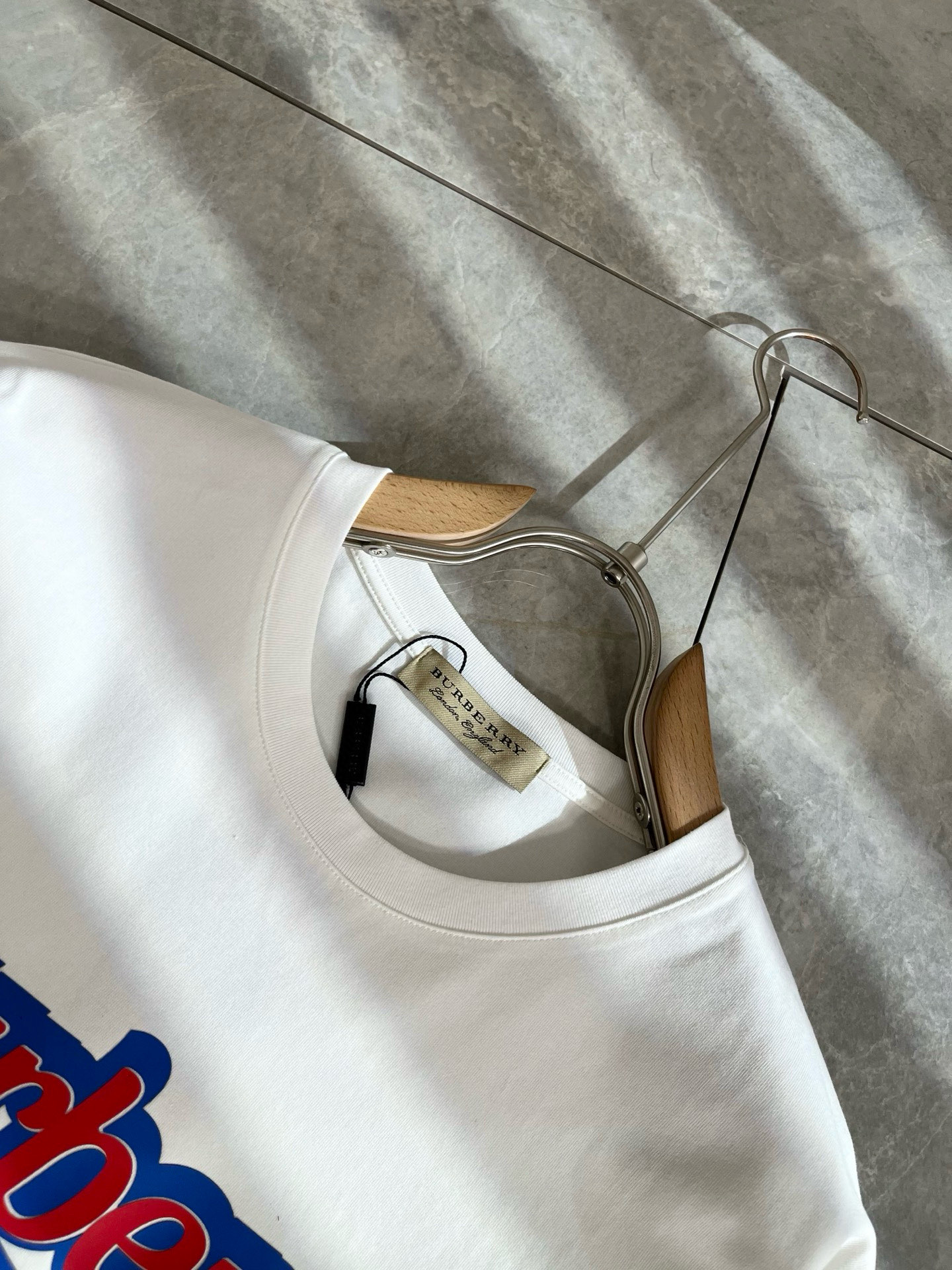 BURBER*Y巴*莉2025春夏新品男女同款👫短袖T恤，重磅来袭，最近比较火热的环保纯棉面料制作而成，