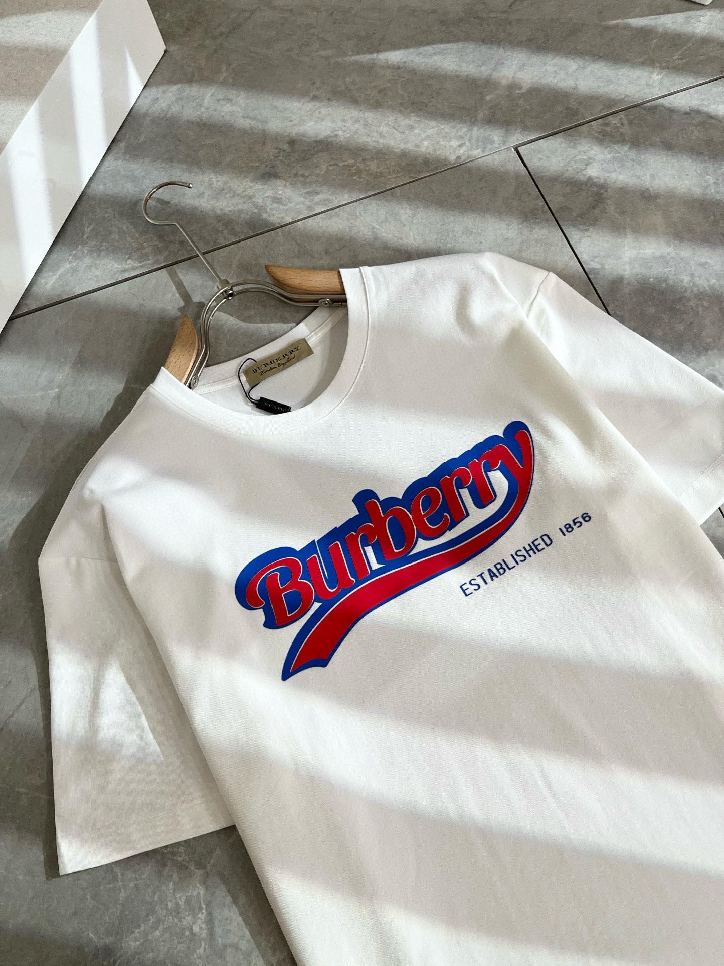 BURBER*Y巴*莉2025春夏新品男女同款👫短袖T恤，重磅来袭，最近比较火热的环保纯棉面料制作而成，