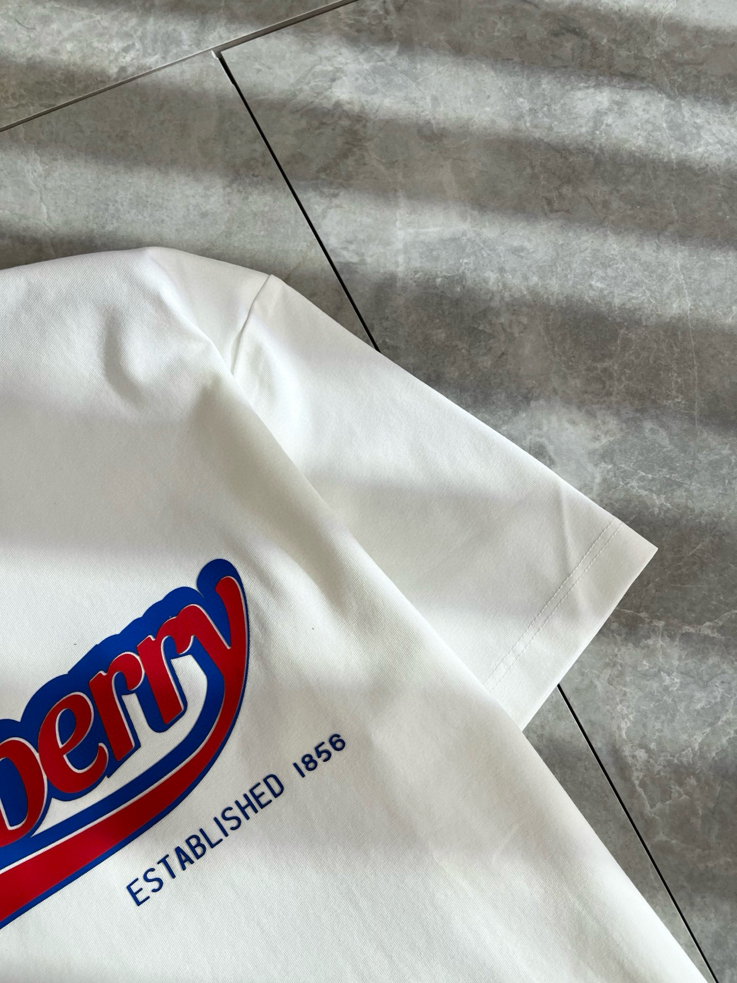 BURBER*Y巴*莉2025春夏新品男女同款👫短袖T恤，重磅来袭，最近比较火热的环保纯棉面料制作而成，