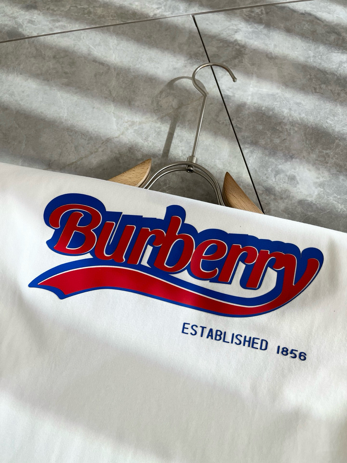 BURBER*Y巴*莉2025春夏新品男女同款👫短袖T恤，重磅来袭，最近比较火热的环保纯棉面料制作而成，