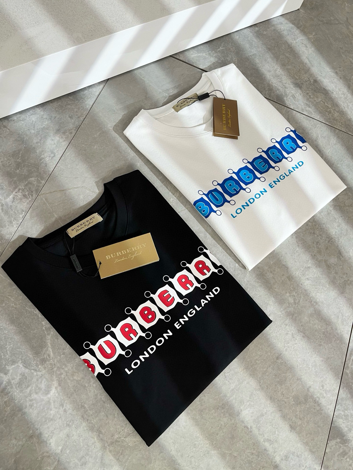 BURBER*Y巴*莉2025春夏新品男女同款👫短袖T恤，重磅来袭，最近比较火热的环保纯棉面料制作而成，