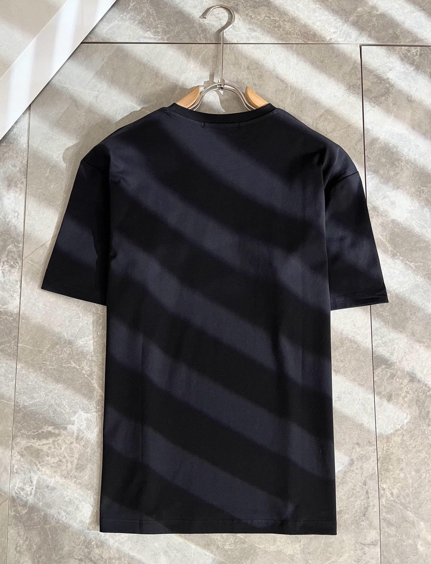 BURBER*Y巴*莉2025春夏新品男女同款👫短袖T恤，重磅来袭，最近比较火热的环保纯棉面料制作而成，