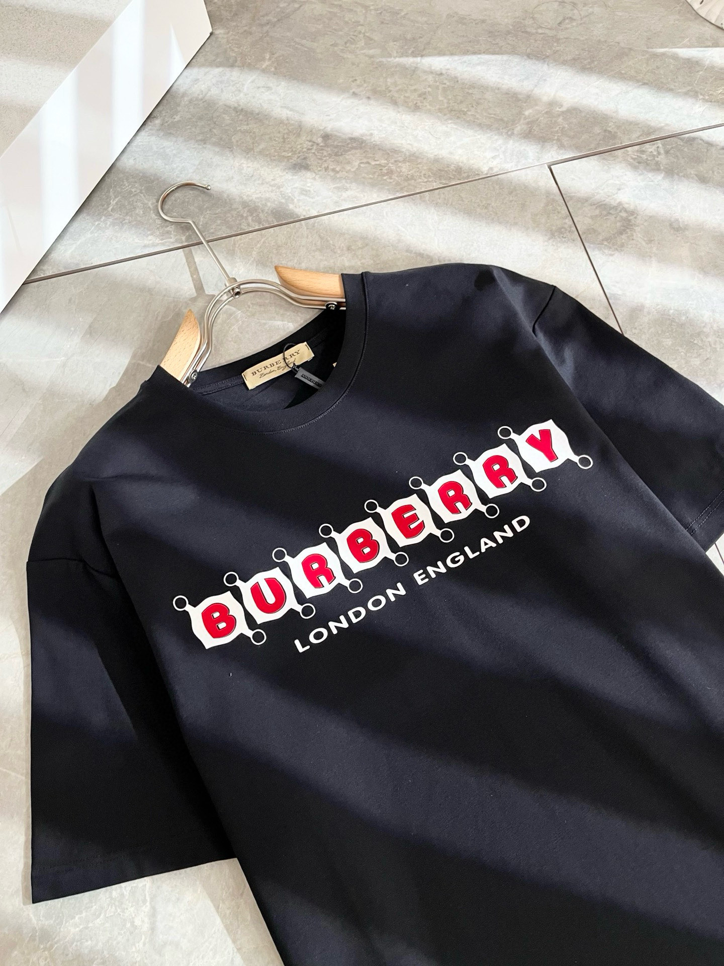 BURBER*Y巴*莉2025春夏新品男女同款👫短袖T恤，重磅来袭，最近比较火热的环保纯棉面料制作而成，