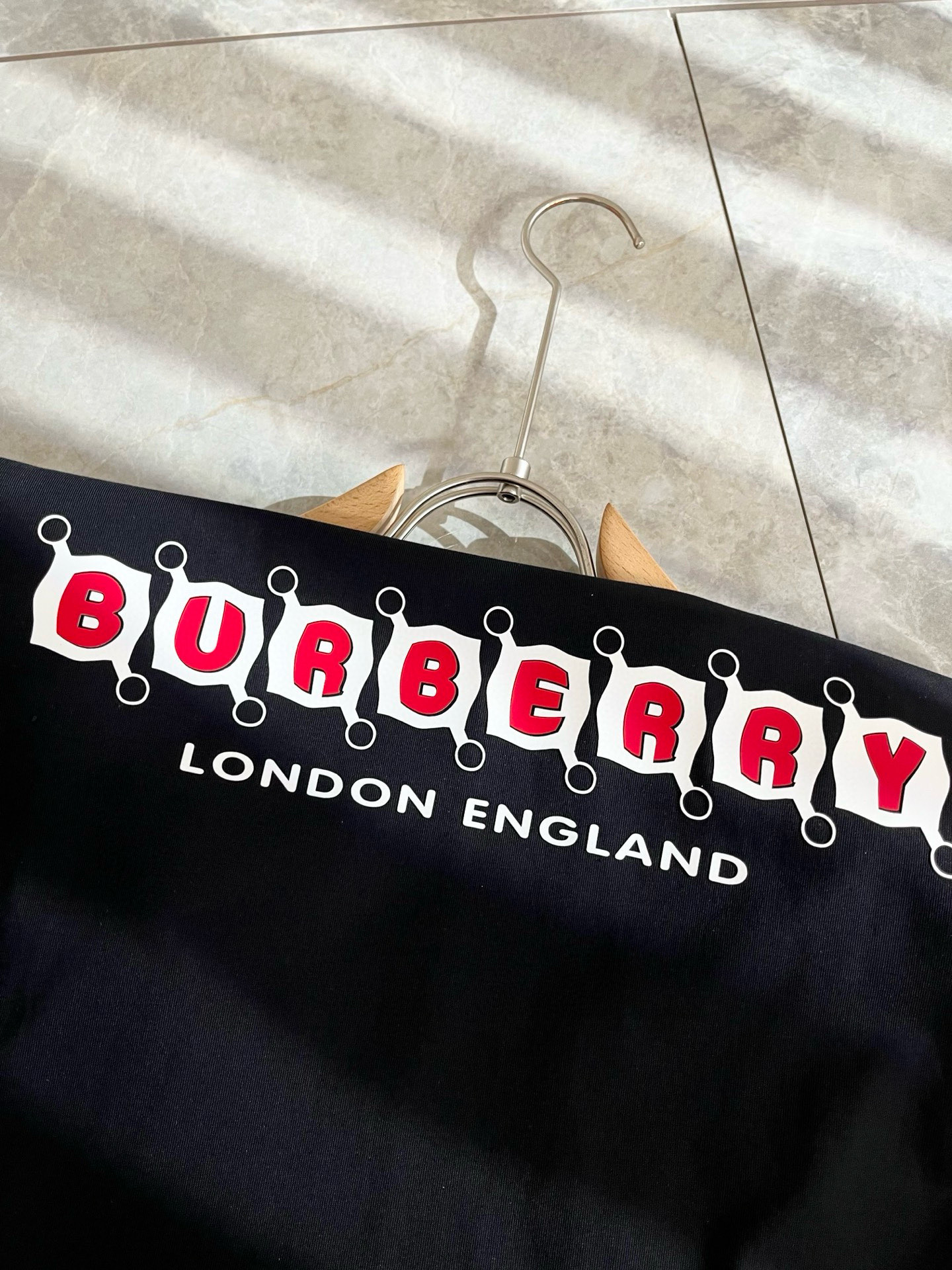 BURBER*Y巴*莉2025春夏新品男女同款👫短袖T恤，重磅来袭，最近比较火热的环保纯棉面料制作而成，