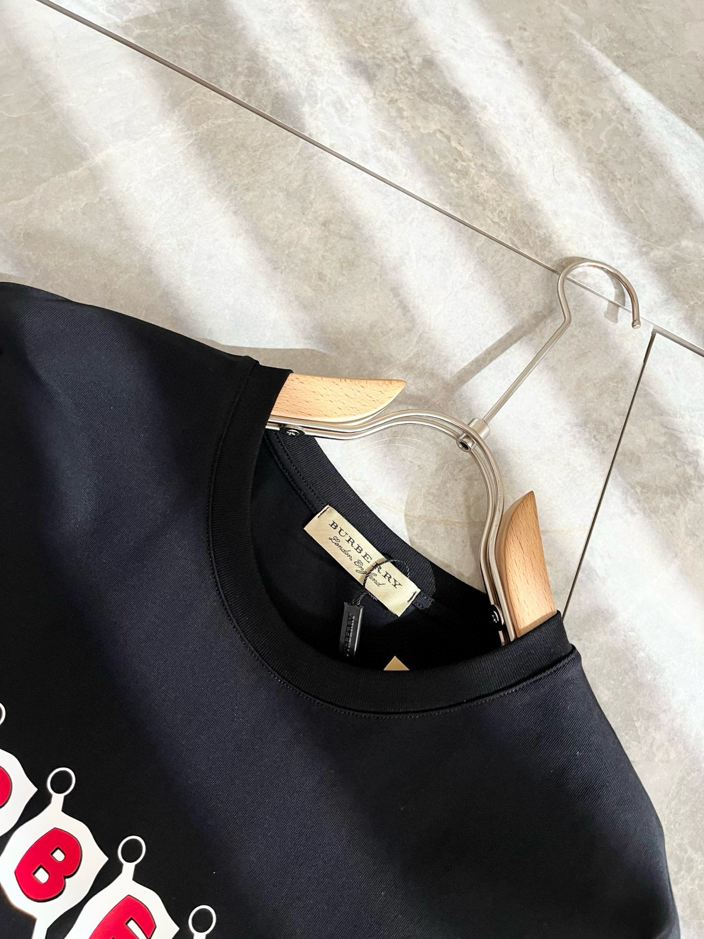 BURBER*Y巴*莉2025春夏新品男女同款👫短袖T恤，重磅来袭，最近比较火热的环保纯棉面料制作而成，