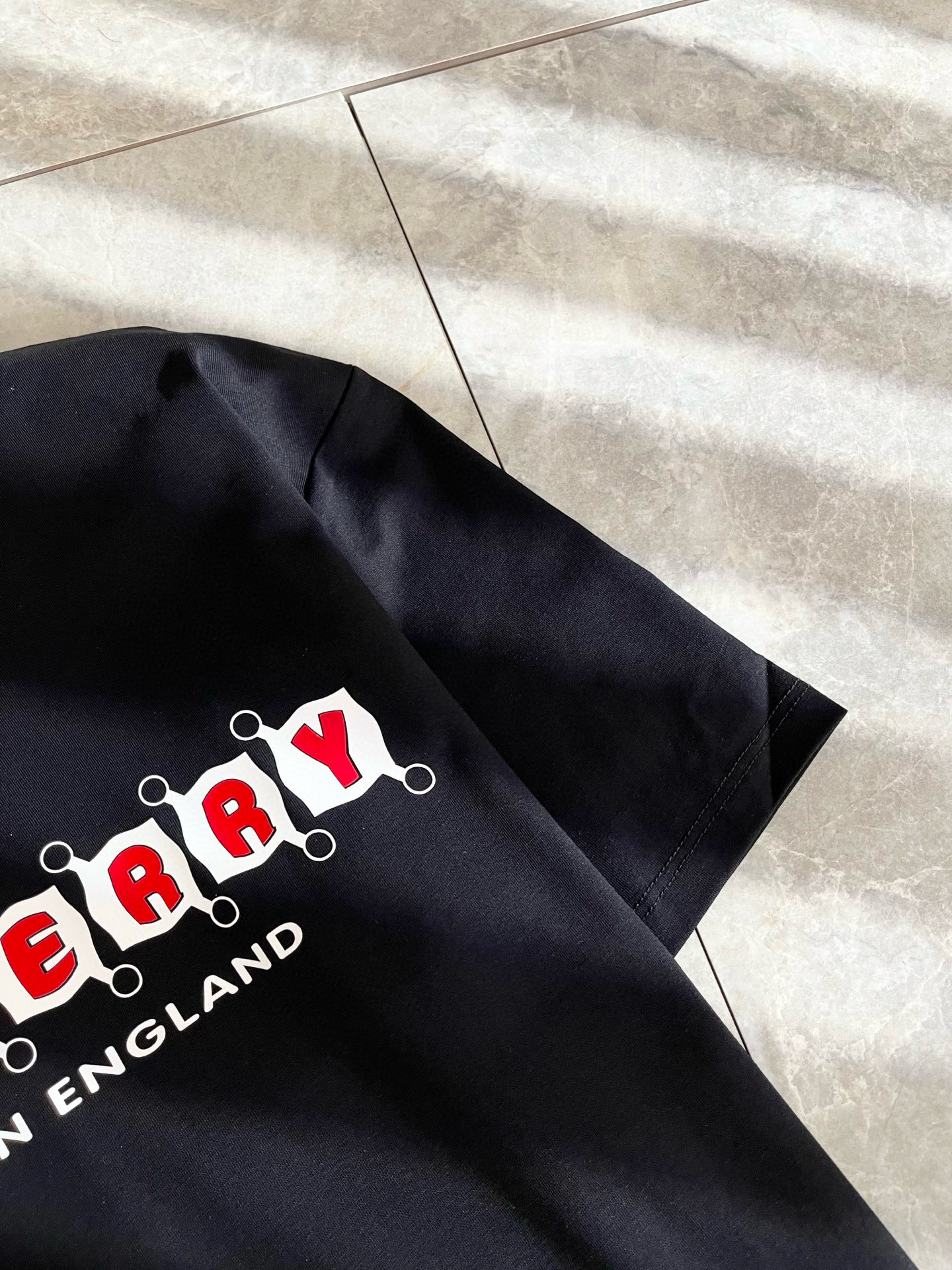 BURBER*Y巴*莉2025春夏新品男女同款👫短袖T恤，重磅来袭，最近比较火热的环保纯棉面料制作而成，