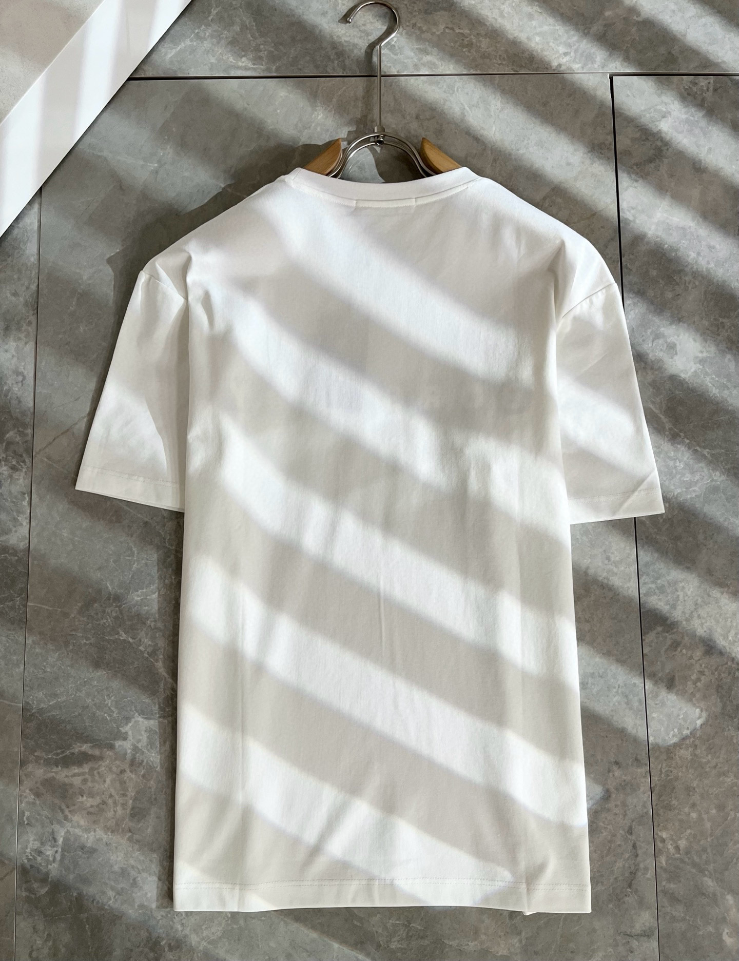 BURBER*Y巴*莉2025春夏新品男女同款👫短袖T恤，重磅来袭，最近比较火热的环保纯棉面料制作而成，