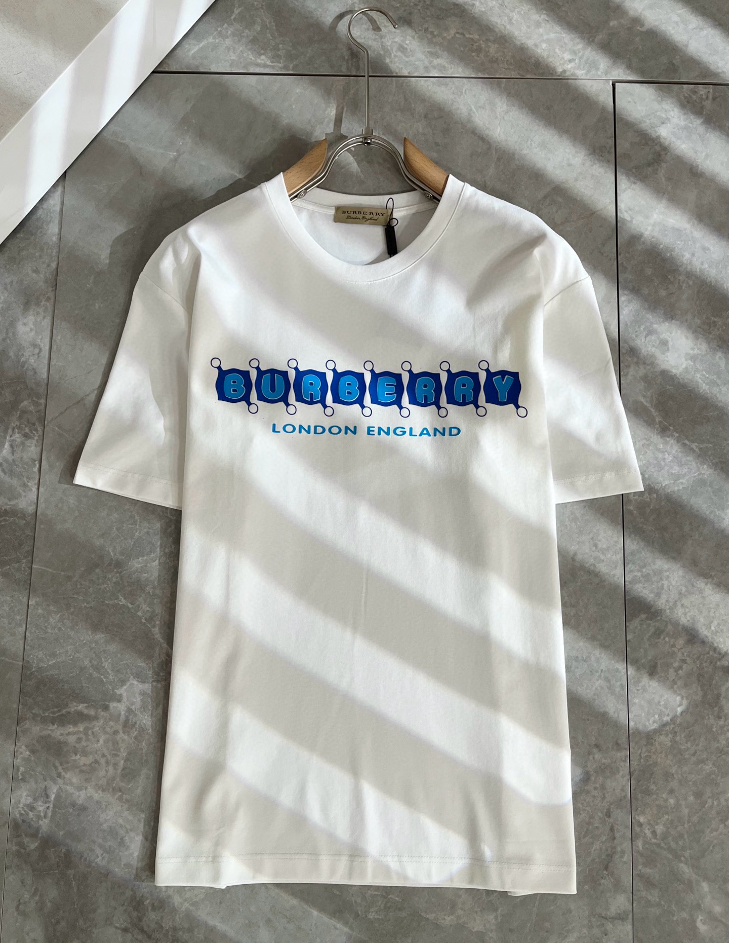 BURBER*Y巴*莉2025春夏新品男女同款👫短袖T恤，重磅来袭，最近比较火热的环保纯棉面料制作而成，