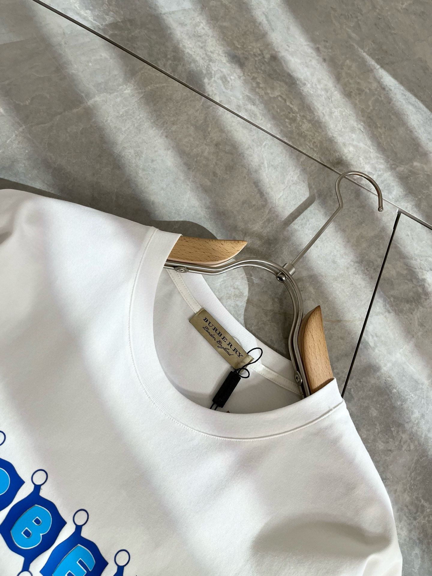 BURBER*Y巴*莉2025春夏新品男女同款👫短袖T恤，重磅来袭，最近比较火热的环保纯棉面料制作而成，