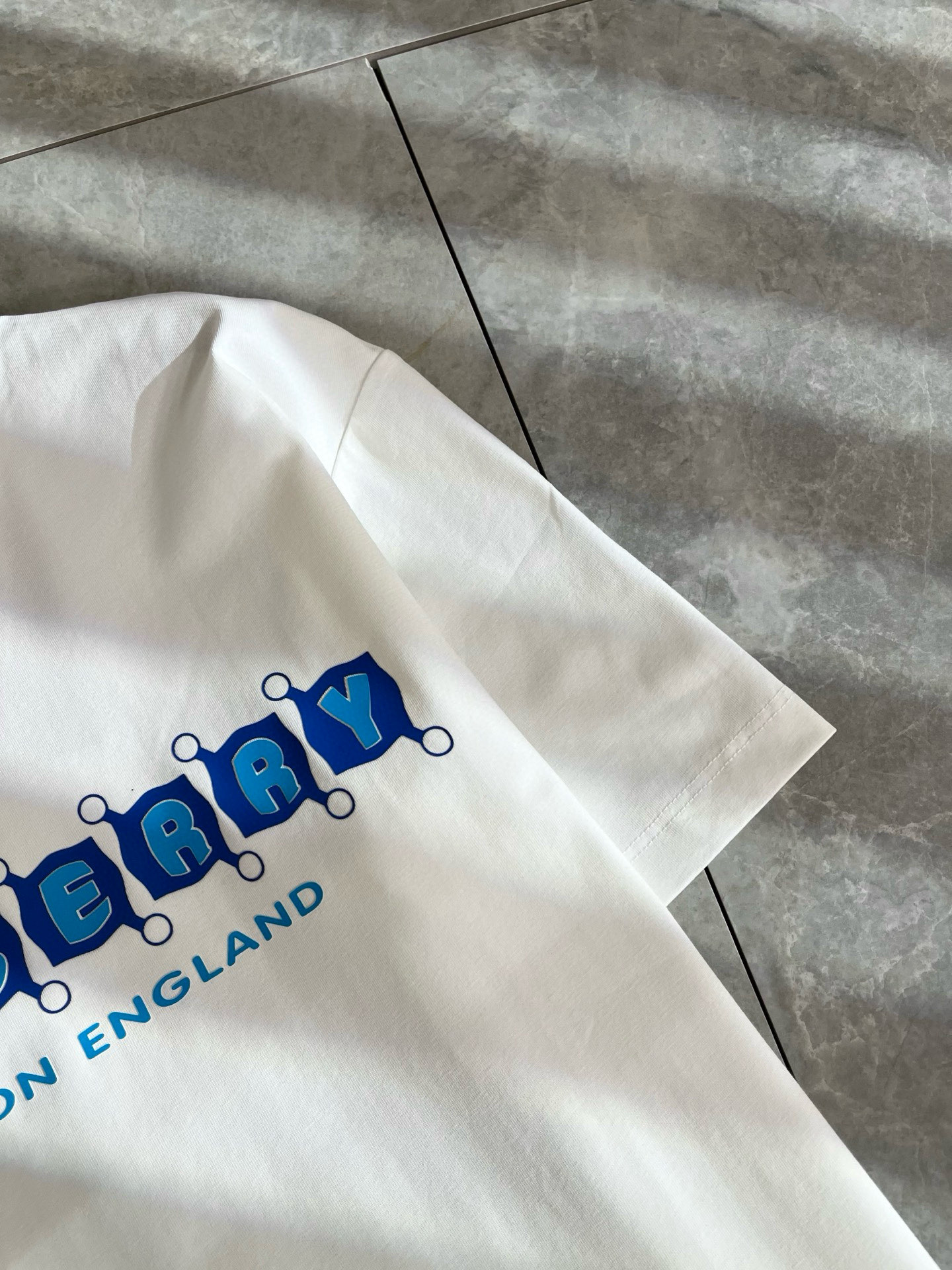 BURBER*Y巴*莉2025春夏新品男女同款👫短袖T恤，重磅来袭，最近比较火热的环保纯棉面料制作而成，