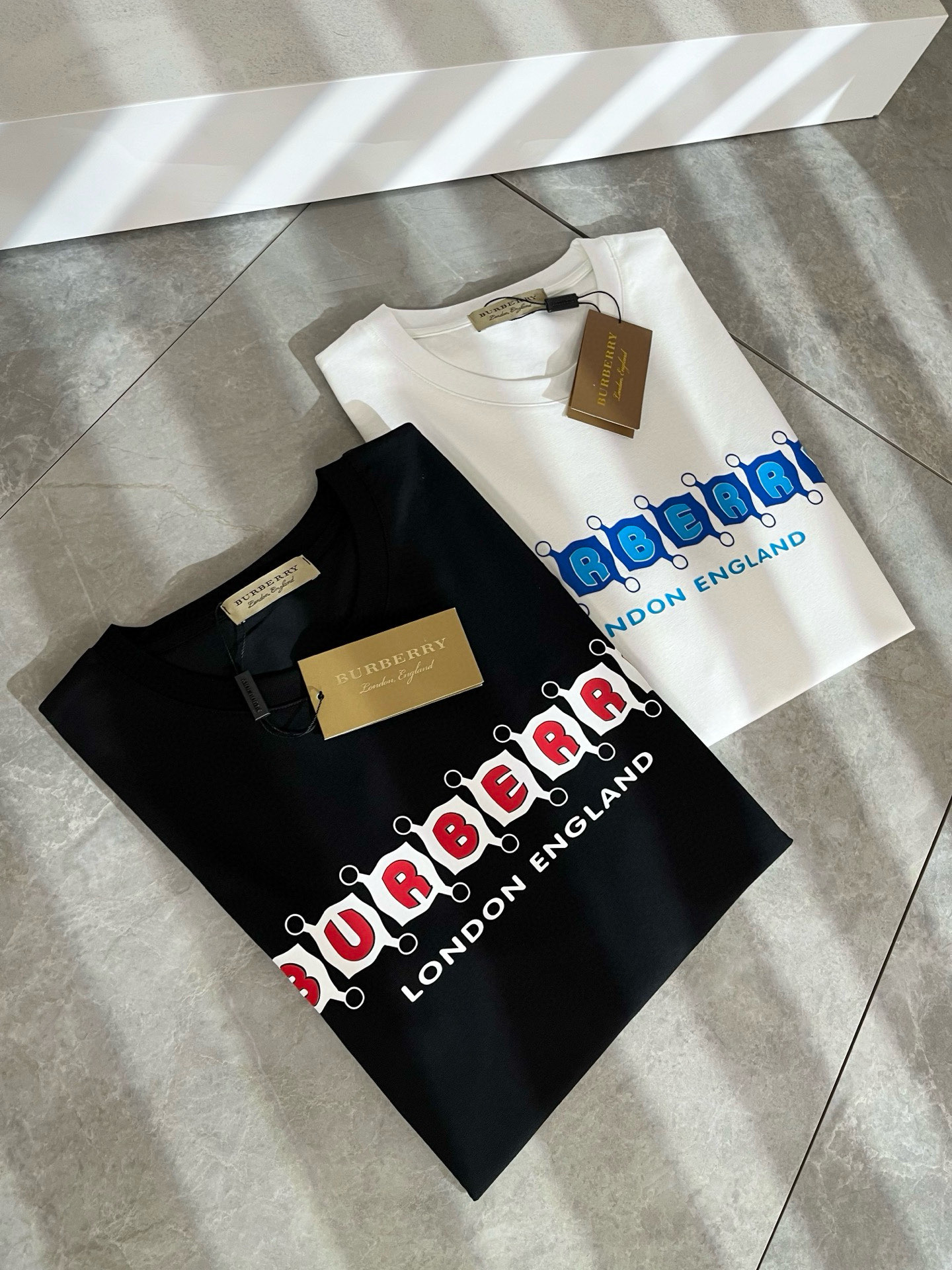 BURBER*Y巴*莉2025春夏新品男女同款👫短袖T恤，重磅来袭，最近比较火热的环保纯棉面料制作而成，