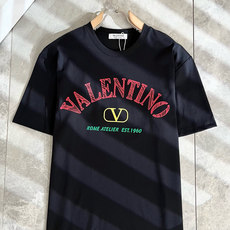 VALENTI*O华伦*奴~柜台款、2025春夏新款短袖T恤衫,胸前logo压绒设计!简单时尚而年轻,百 VALENTI*O华伦*奴~柜台款、2025春夏新款短袖T恤衫,胸前logo压绒设计!简单时尚而年轻,百