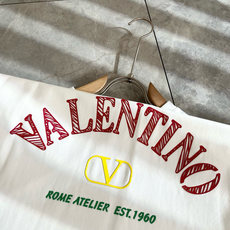 VALENTI*O华伦*奴~柜台款、2025春夏新款短袖T恤衫,胸前logo压绒设计!简单时尚而年轻,百 VALENTI*O华伦*奴~柜台款、2025春夏新款短袖T恤衫,胸前logo压绒设计!简单时尚而年轻,百