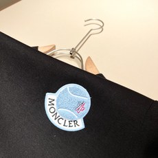 Moncler蒙家 2025秋冬男女同款👫情侣款最新的贸易订单短袖T恤,全品相!!网红款!采用logo图 Moncler蒙家 2025秋冬男女同款👫情侣款最新的贸易订单短袖T恤,全品相!!网红款!采用logo图