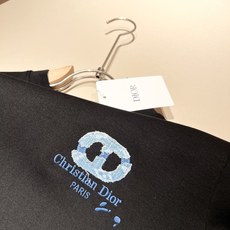 Dio*迪家 2025秋冬新款男女同款👫短袖打底衫,专柜同步发售!定制专属纯棉面料,定制原版工艺螺纹,胸 Dio*迪家 2025秋冬新款男女同款👫短袖打底衫,专柜同步发售!定制专属纯棉面料,定制原版工艺螺纹,胸