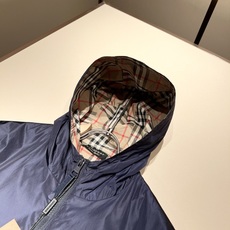 BURBER*Y巴*莉2025秋冬新品夹克外套重磅来袭,最近比较火热的环保聚酯纤维面料制作而成,高端户外 BURBER*Y巴*莉2025秋冬新品夹克外套重磅来袭,最近比较火热的环保聚酯纤维面料制作而成,高端户外